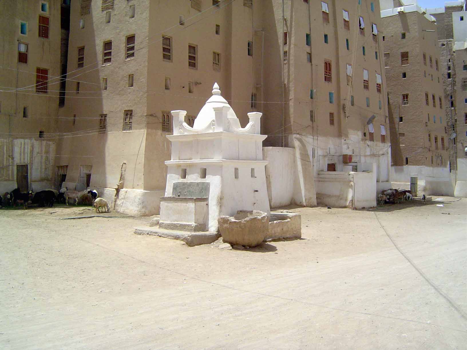 In the center of the town there's a well to serve worshippers at the Masjid Harun al-Rashid.