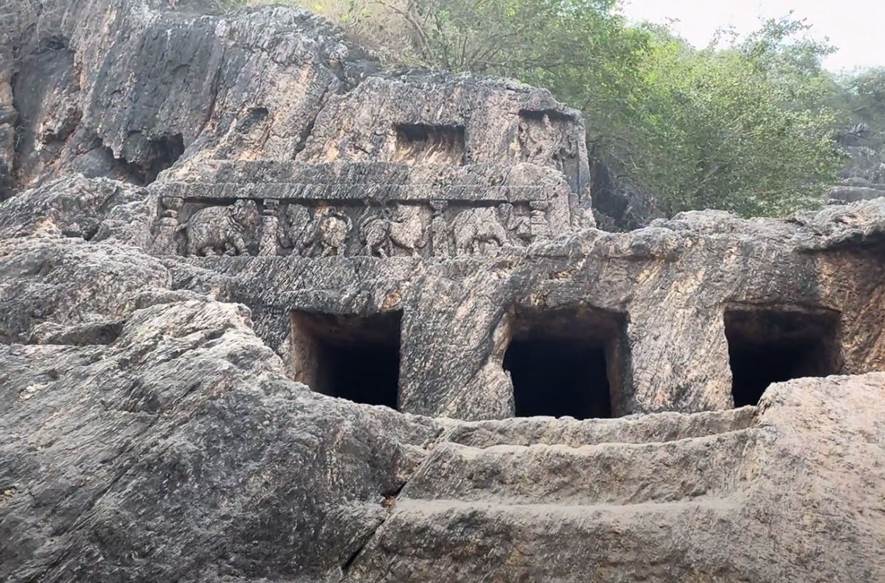 But here's what I liked: the animals above these caves.  You're not impressed?  They don't make you happy?  Oh, I see.  You're busy getting