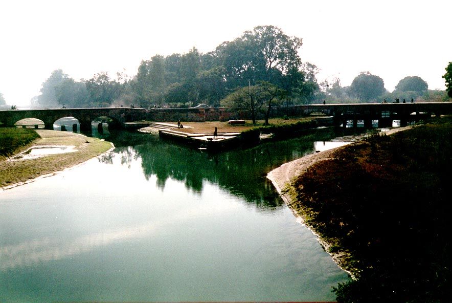 The canal divides many times along its course, but here is the main bifurcation point separating the Kanpur and Aligarh branches. It is date