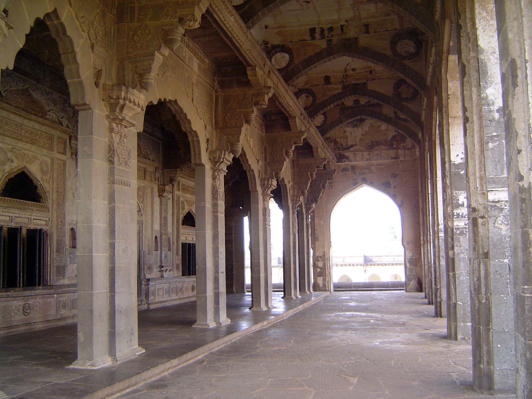 Traces of gilt and azure lasted a long while on the inner walls; presumably the pillars are the work of restorers on a budget.