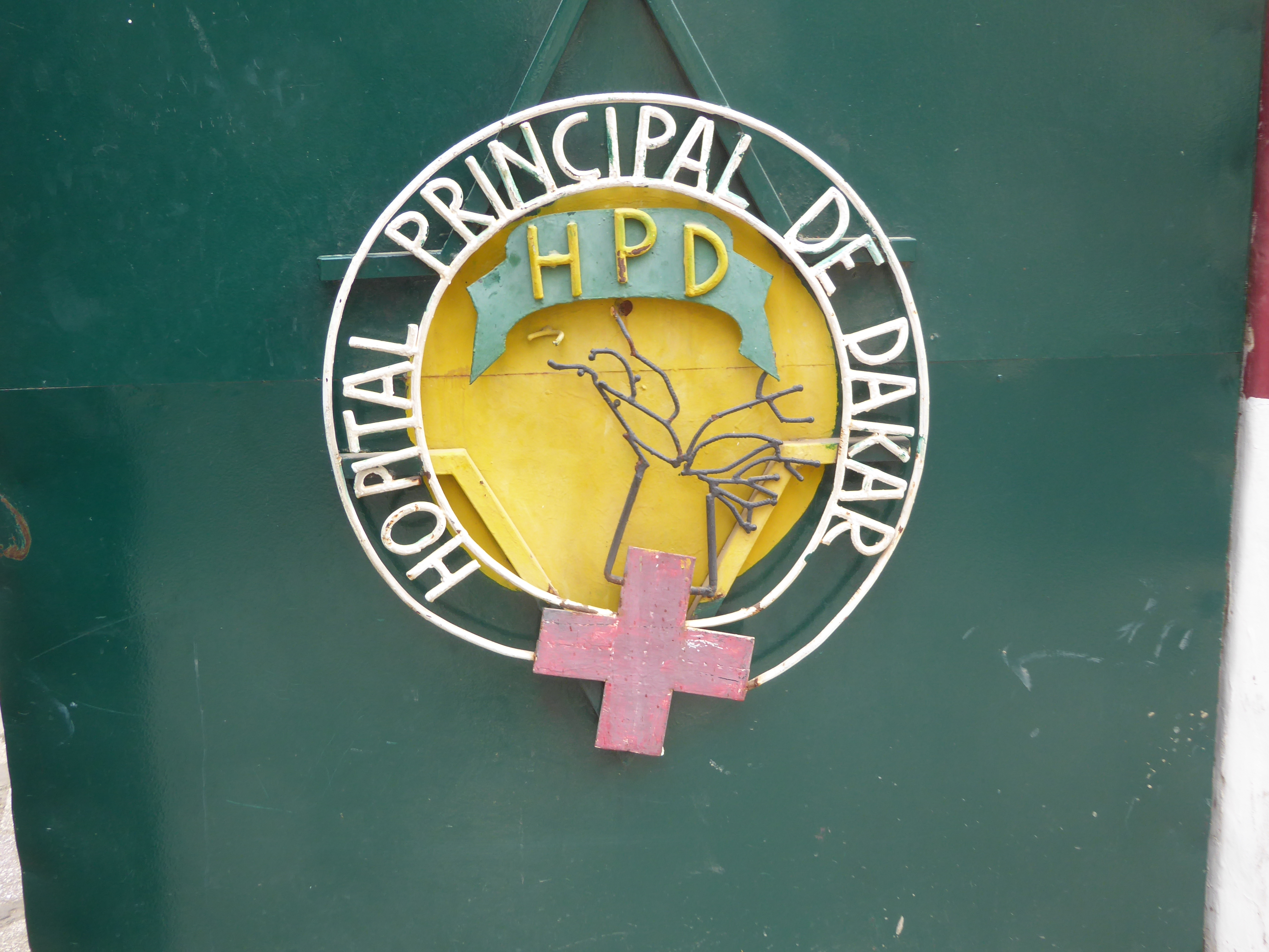 Logo on the main hospital gate: a baobab in the desert.