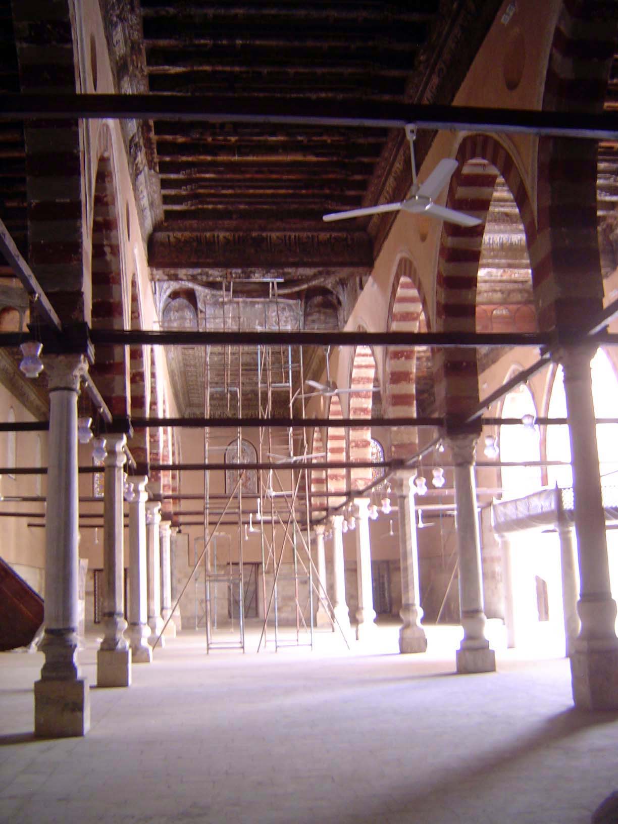 Surprised? We have a bright, bright courtyard and a set of arcades against the qibla or Mecca-facing wall to the left.