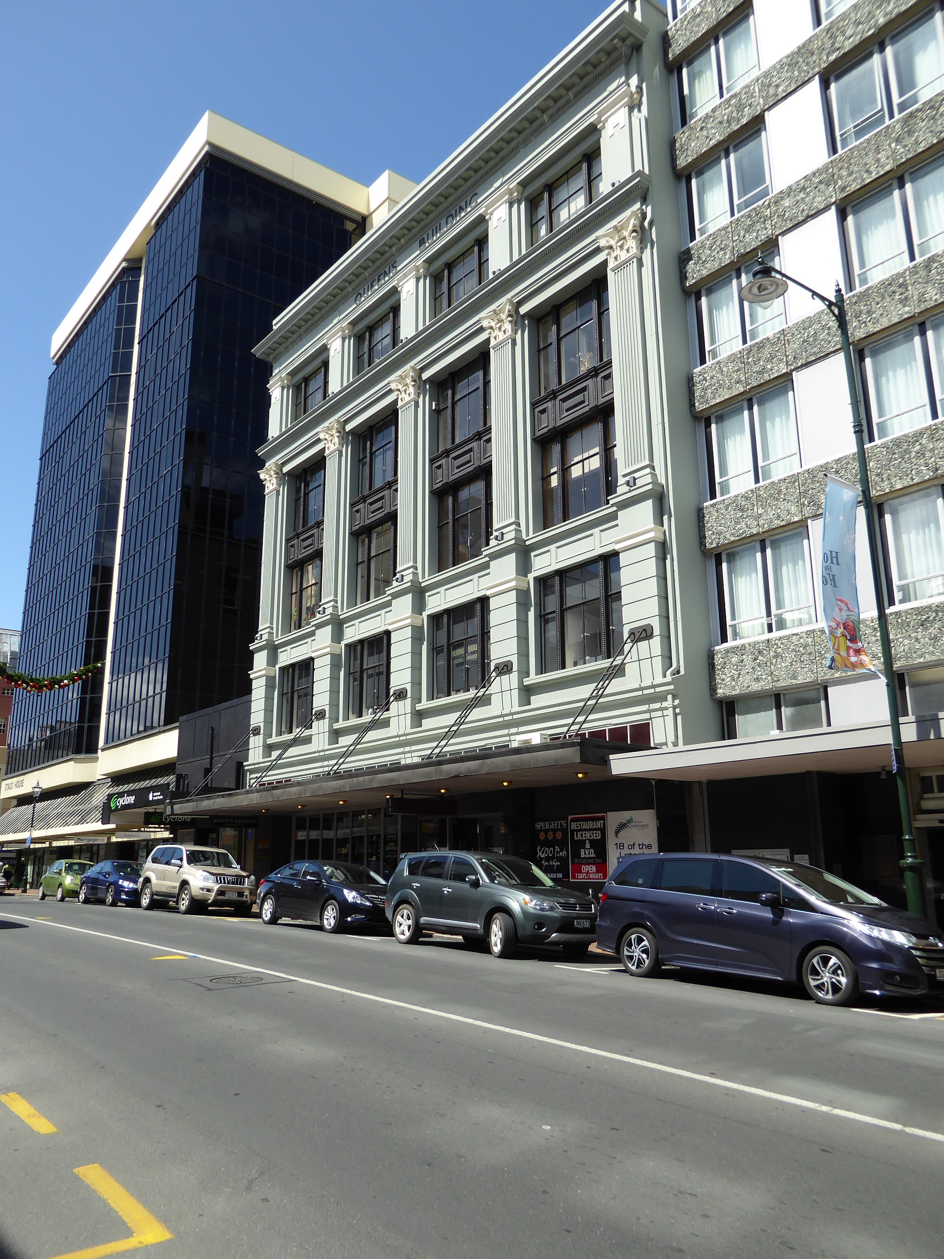 An office building from 1929. Darth Vader lives next door.