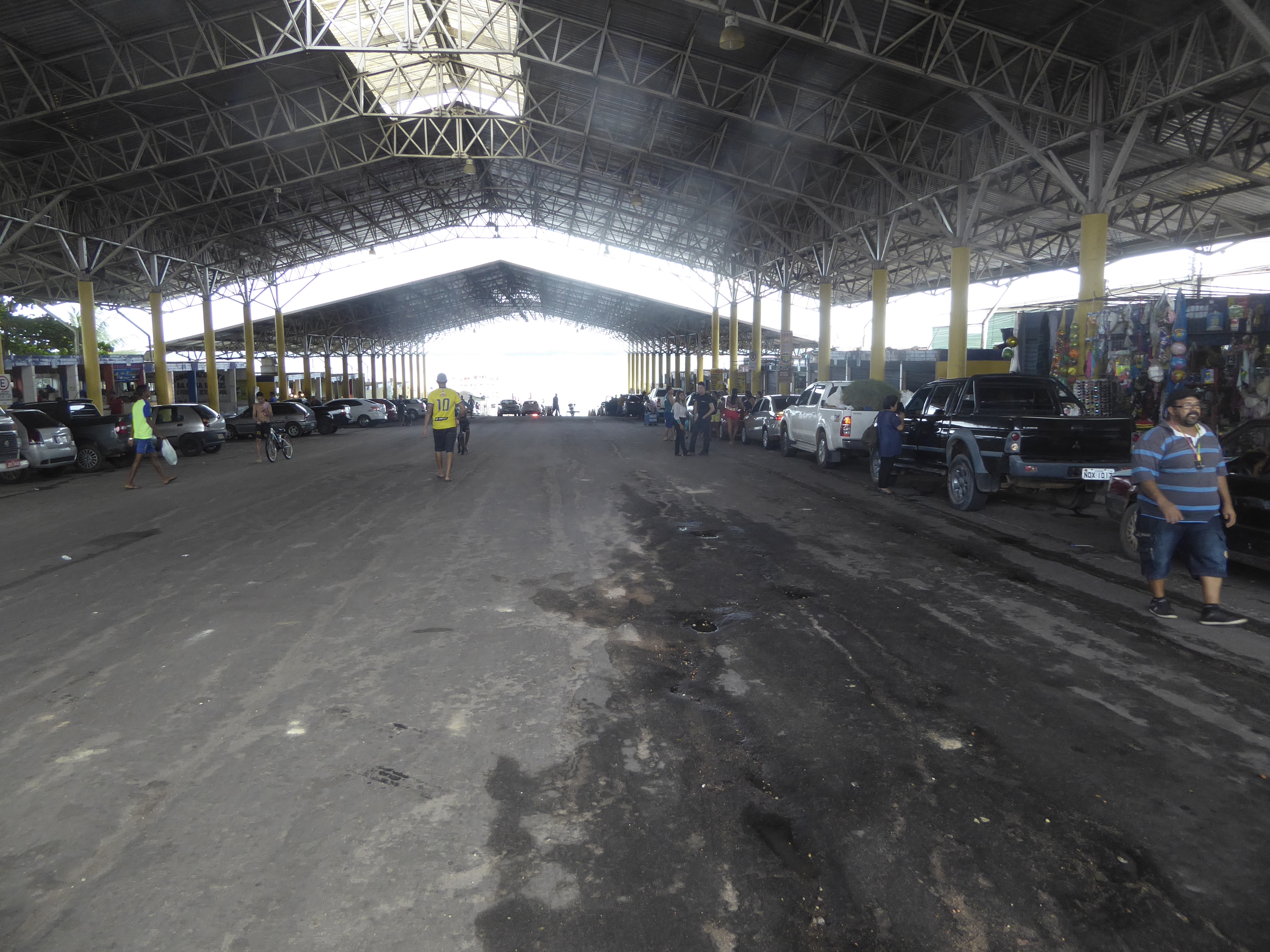 Cars are lined up for the next ferry.