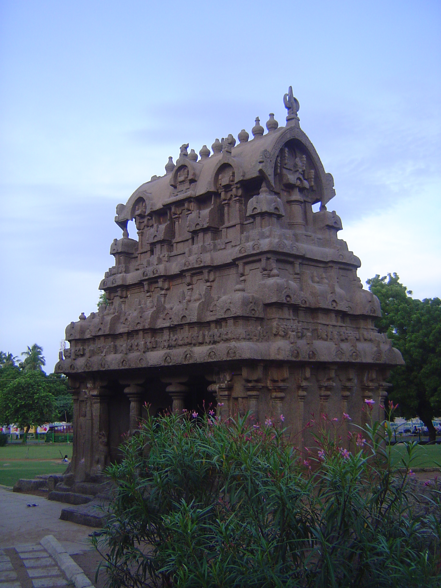 Here is the description offered in 1788 by Chambers: "...there is a pagoda rising out of the ground, of one solid stone, about sixteen or ei