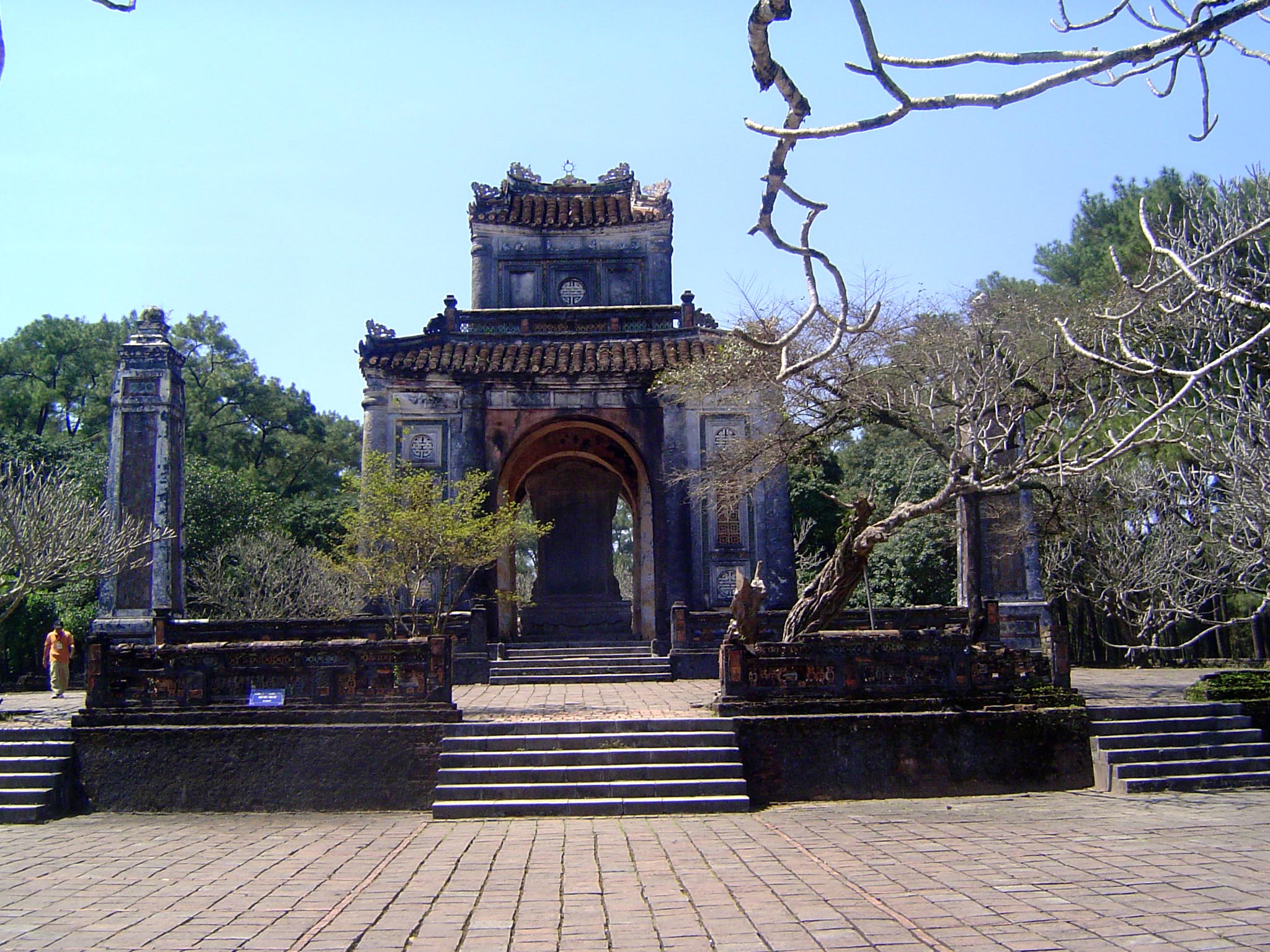 Stele House.