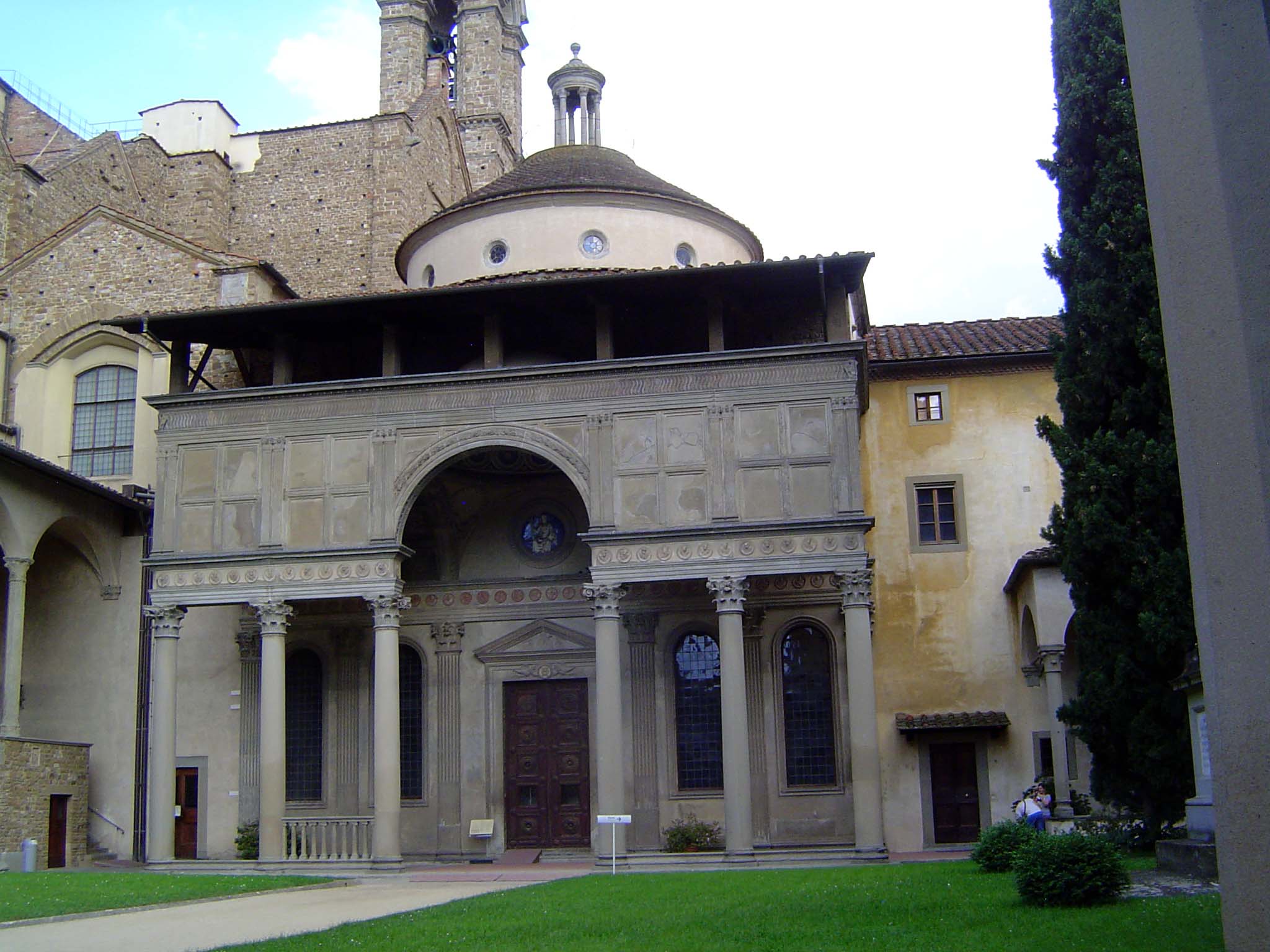 The Pazzi Chapel, straight on. Designed by Filippo Brunelleschi, it was paid for by the Pazzi family in exchange for the never-exercised rig