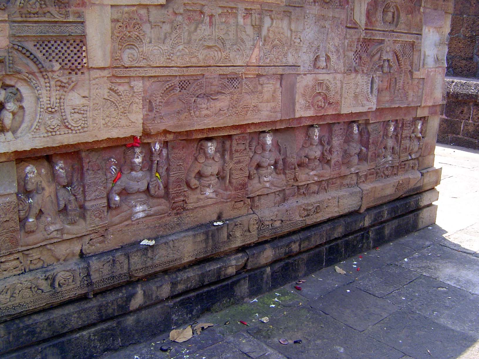 The exterior of the porch is also lined with images.