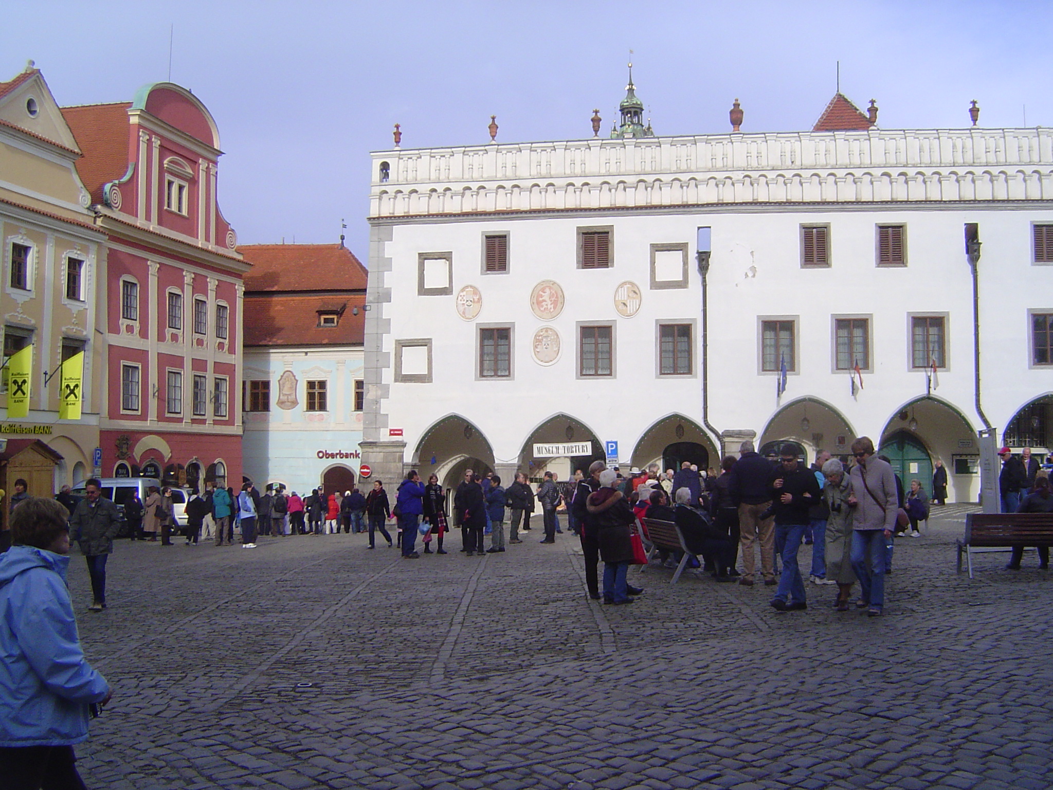 Until 1960, the town's main bus stop was here in the square. With the development of heritage tourism, the buses were evicted.