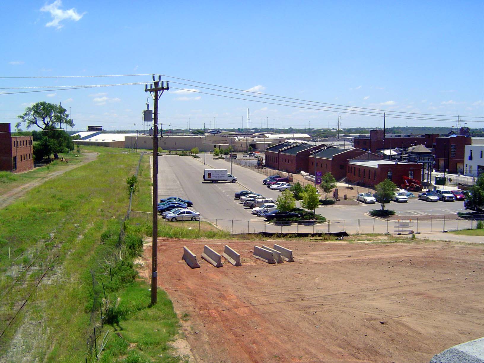 Looking the other way. The Rock Island arrived in 1891, and the parking lot in the previous picure used to be that railroad's yard. The Fris