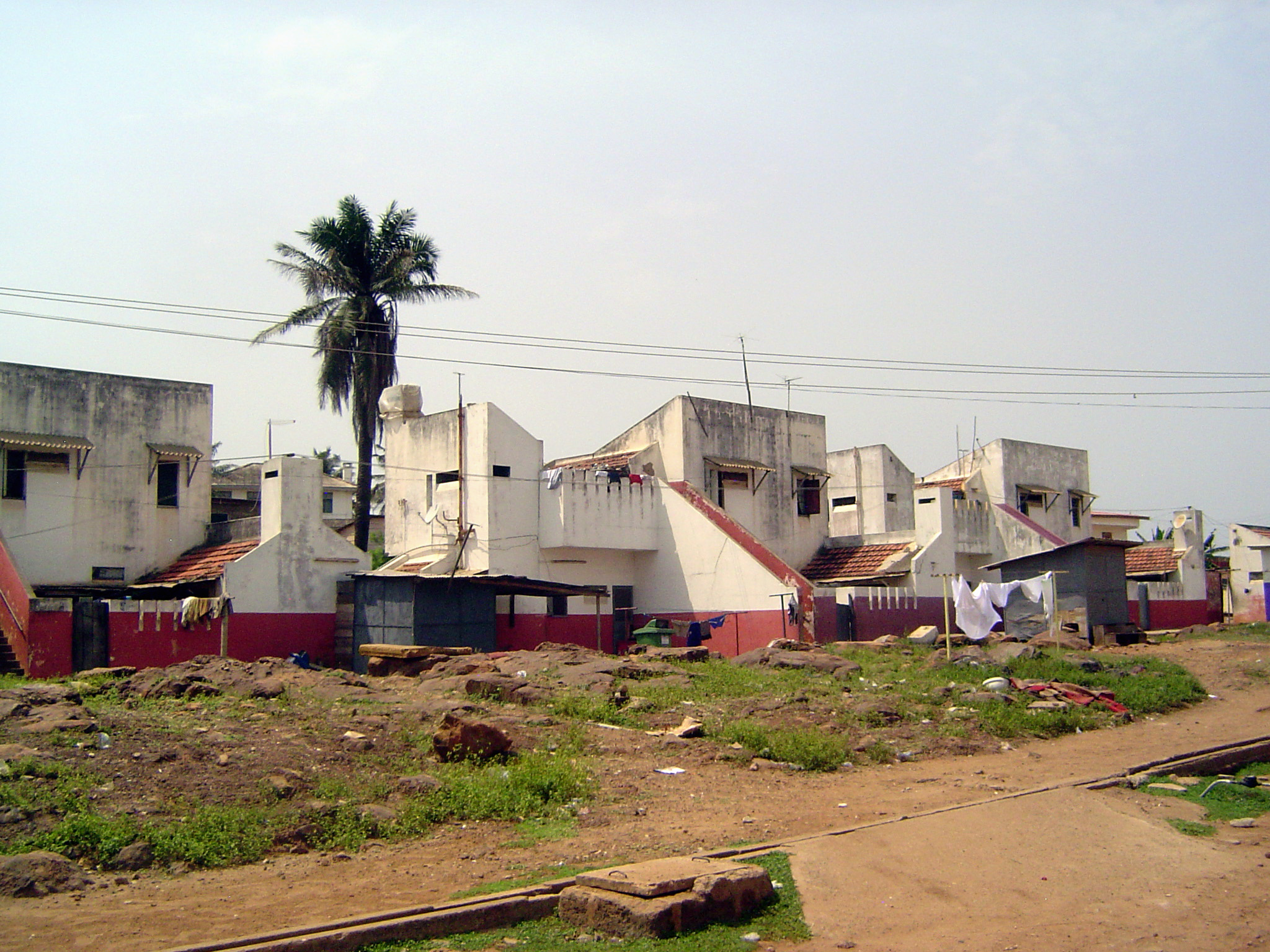 Another view. Turns out that the group was built as junior staff quarters for government officers who needed to be close by when the Governo