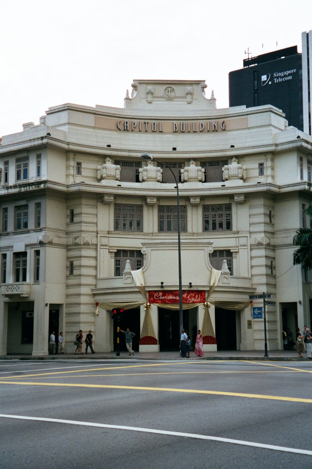 We all know about architects striving to blend a new blend into an existing neighborhood. Case in point: this theater.