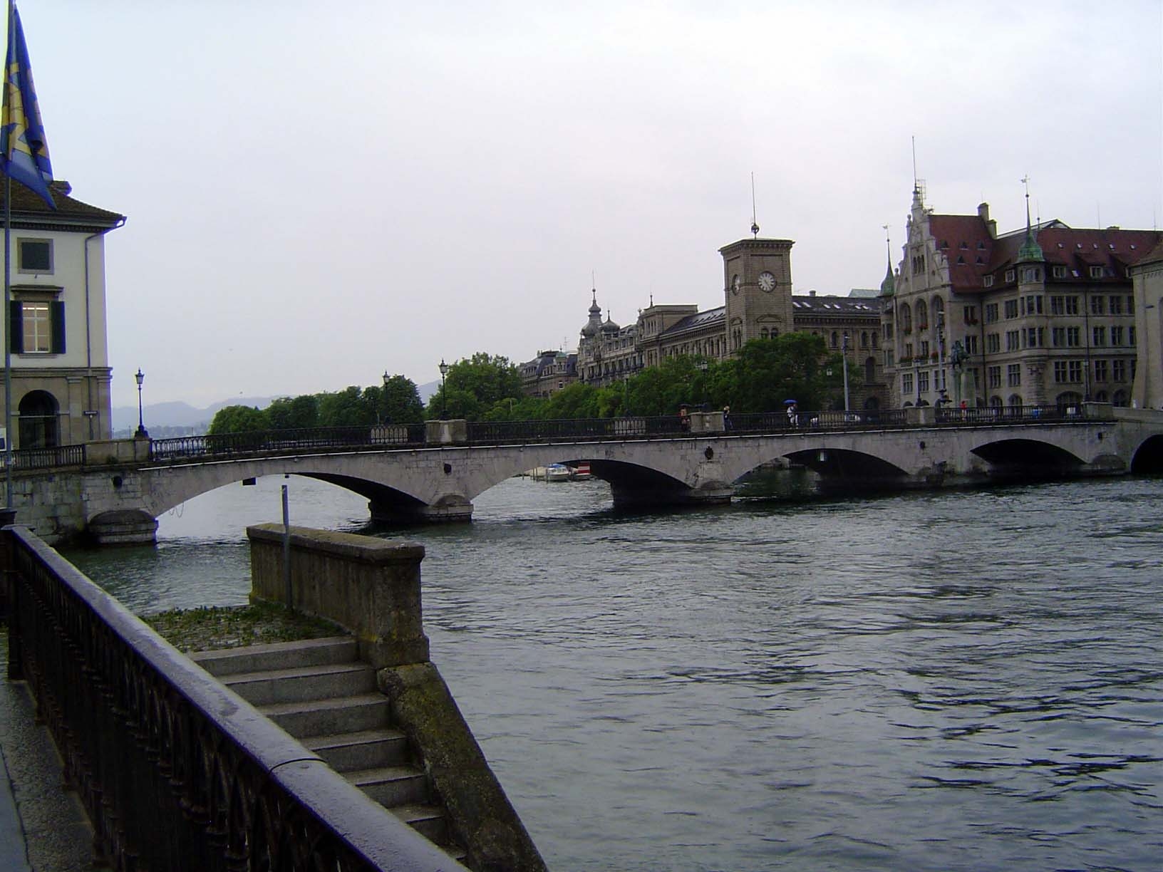 The swift Limmat, which flows from the lake.