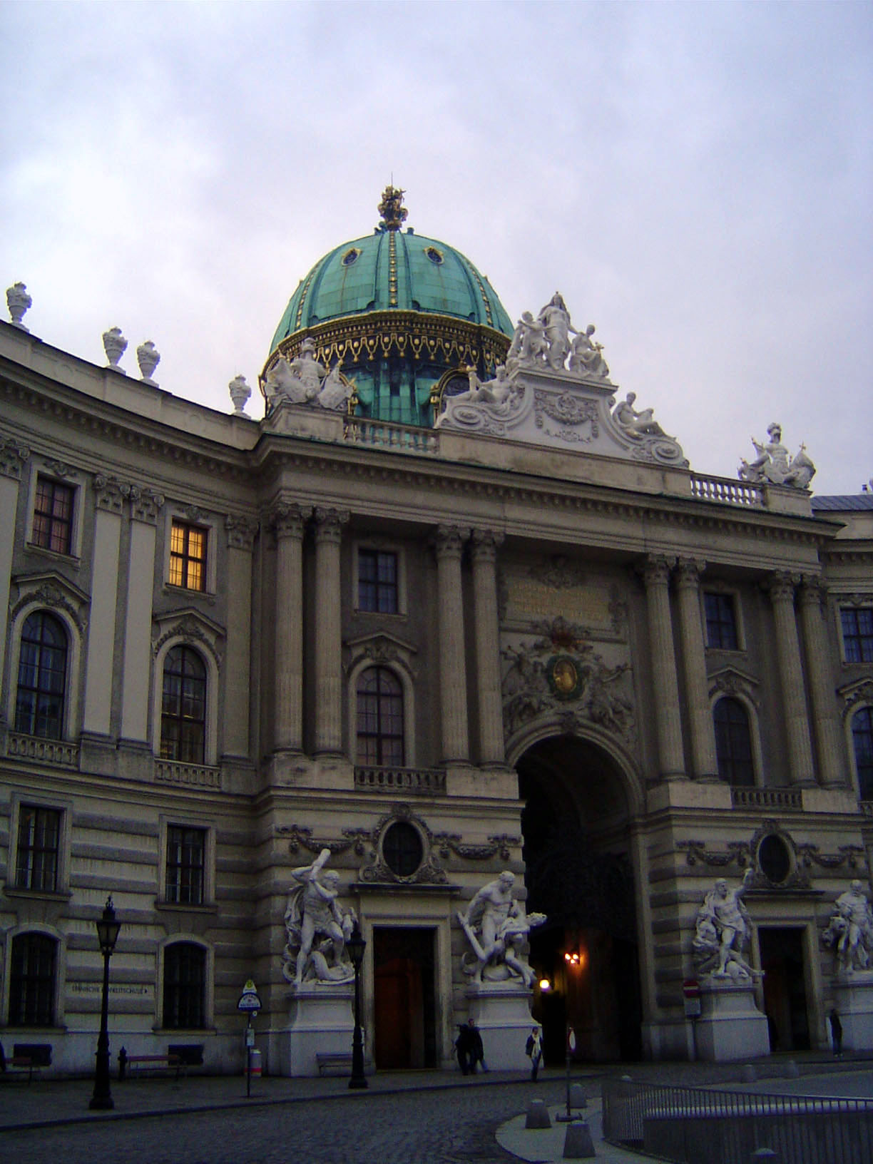 The Hofburg was the Habsburg residence from 1278 until the bitter end. Here is the entrance facing the Kohlmarkt. It's the Michaeltor, under