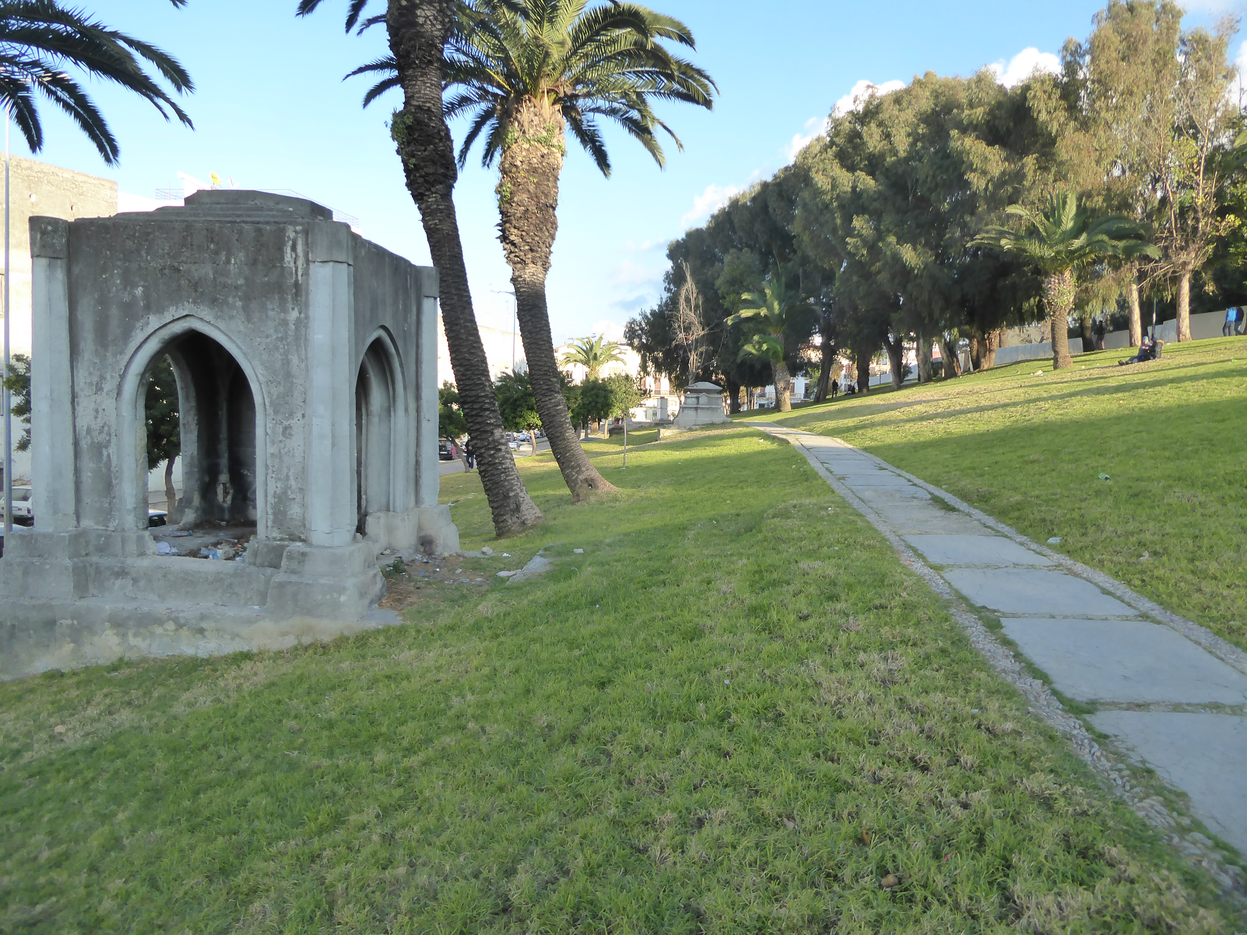 A minute's walk to the graves in the former Mendoubia garden.