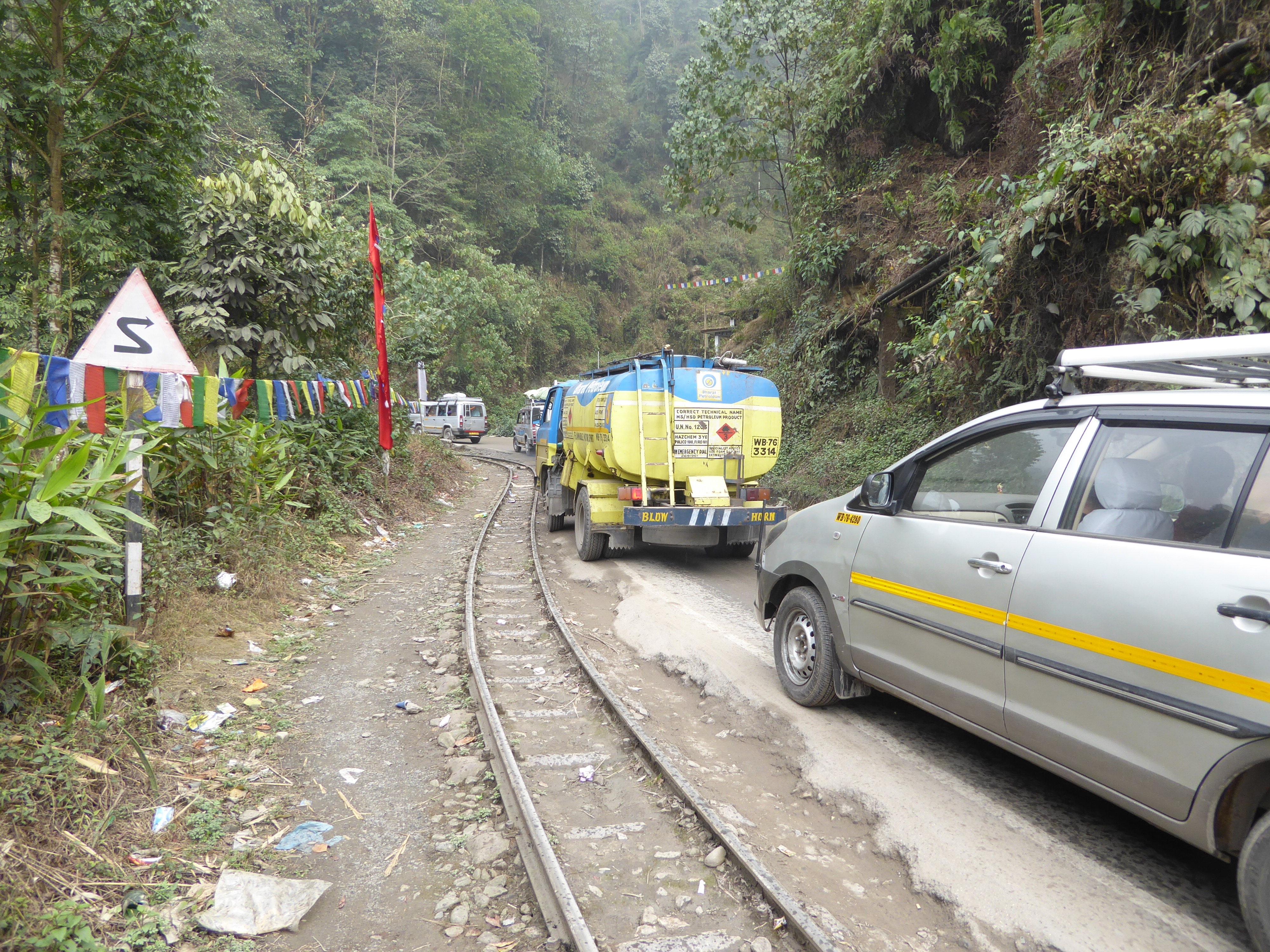 Often the road is superimposed on the track, which means that vehicles have to be ready to move aside. That's not as tricky as it sounds, be