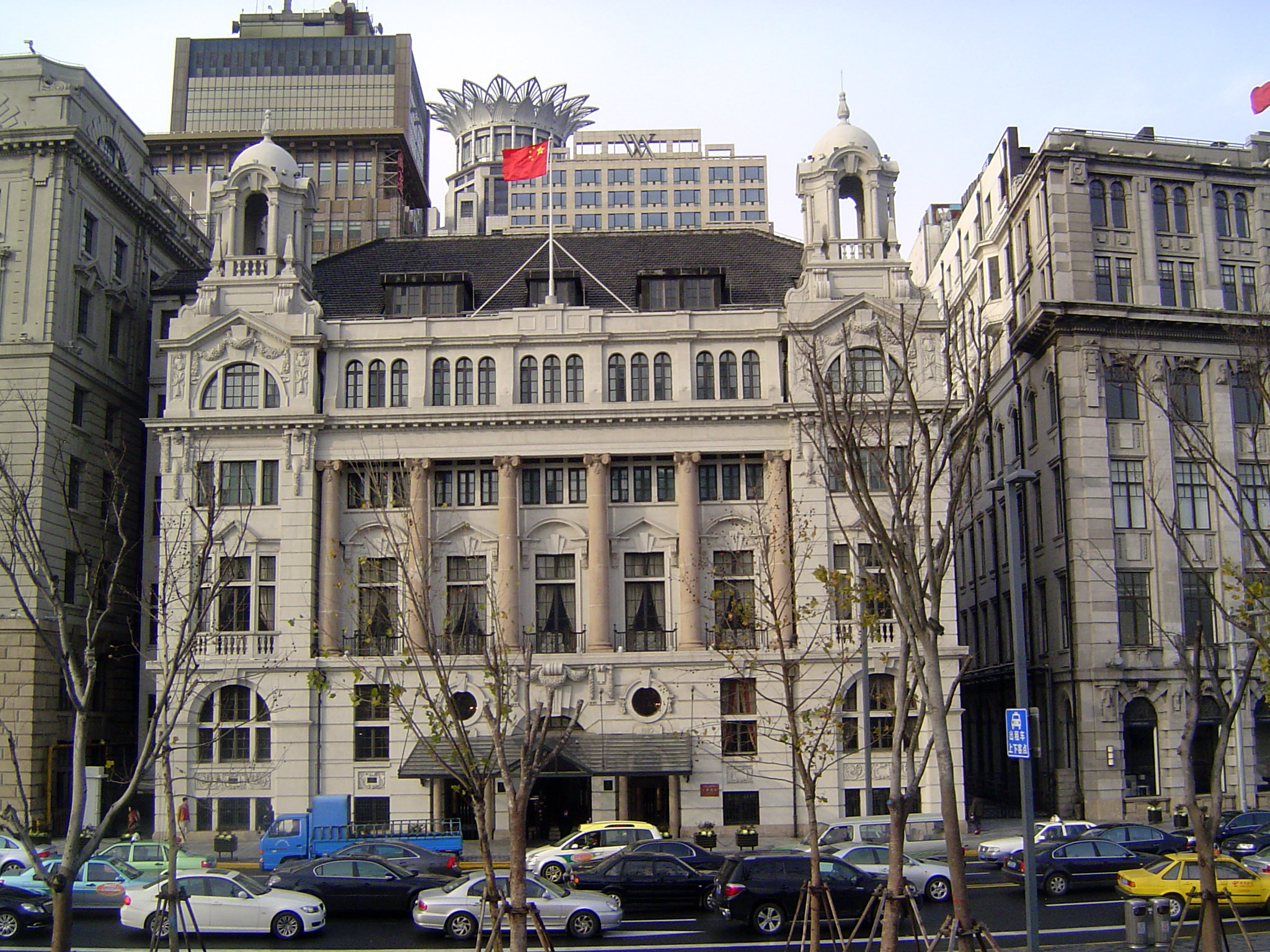Here's the same building from the Bund. Pelham Warren, then the British consul, opened the club in 1911. Today it's a fancy hotel, with a Fr