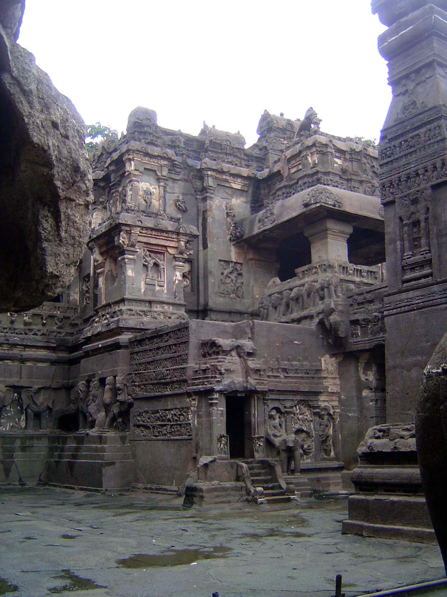From the same chapel, we're turned to look at the heavy porch leading to the temple's sanctum. The overall shape of the temple is reminiscen