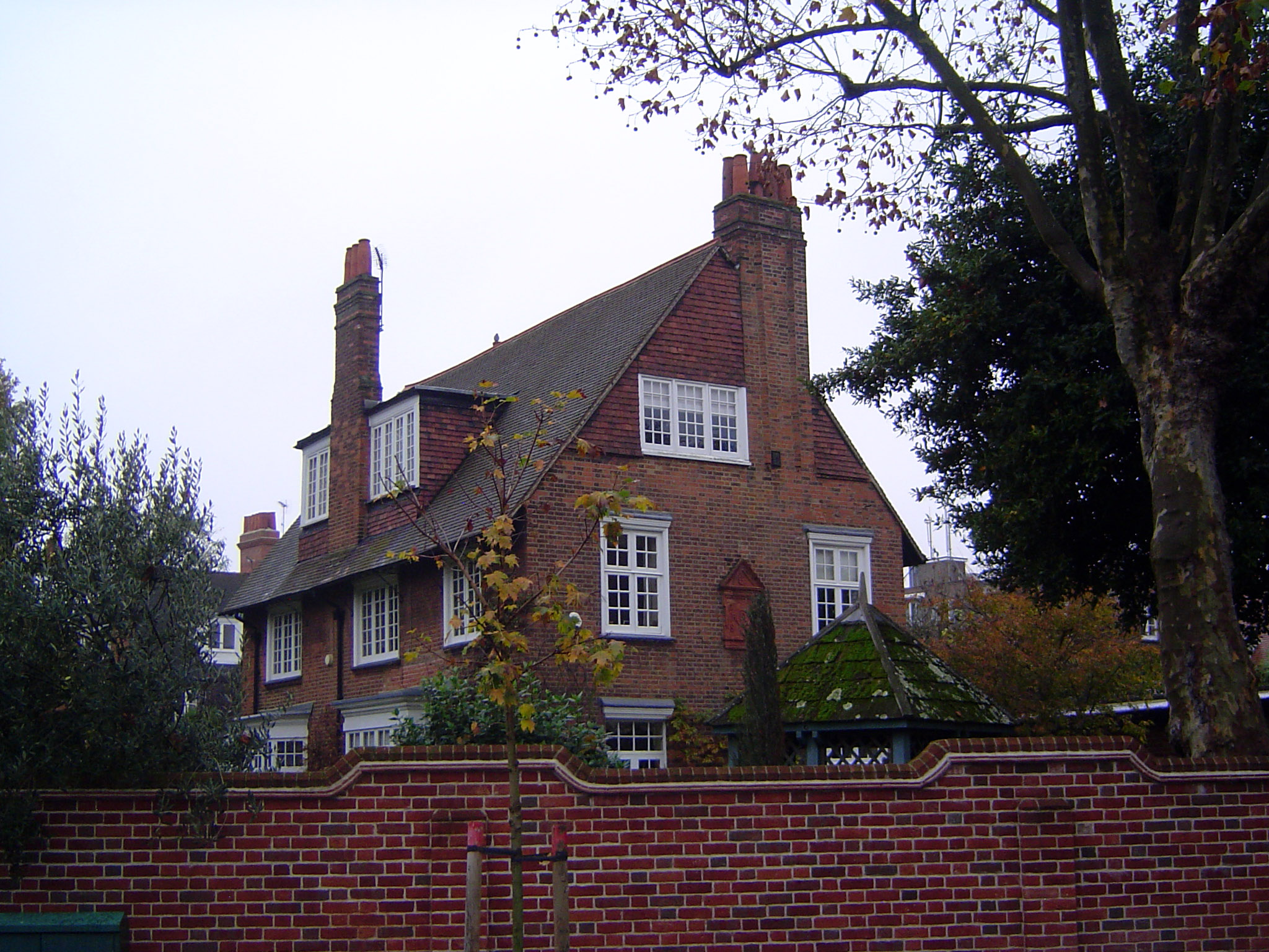 Another detached home.