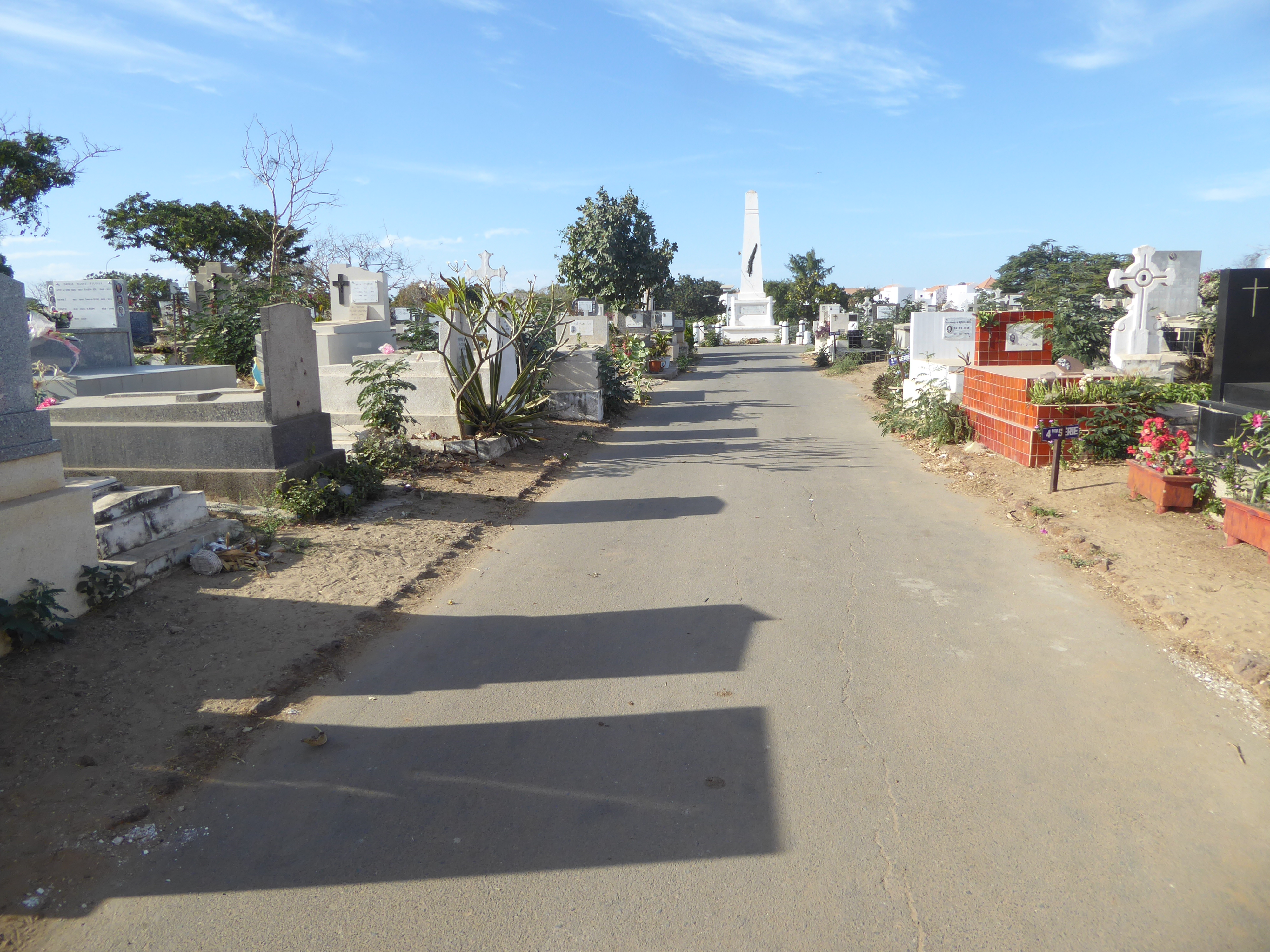 We didn't come out here to see factories, however. We're here for the Bel Air cemetery, just on the far side of the industrial district. The