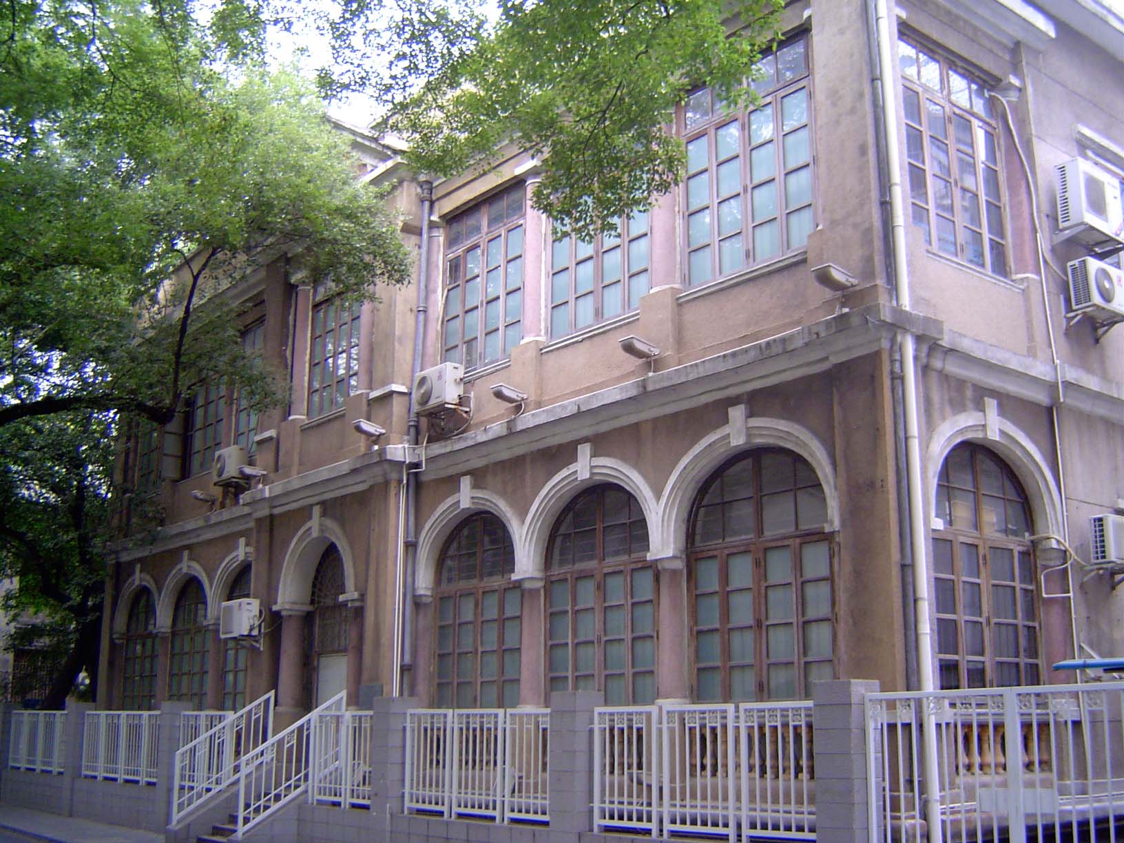 The home in 1862 of Sassoon Sons and Co; it later housed the Société des Missions Etrangères, as well as the Portuguese consulate.