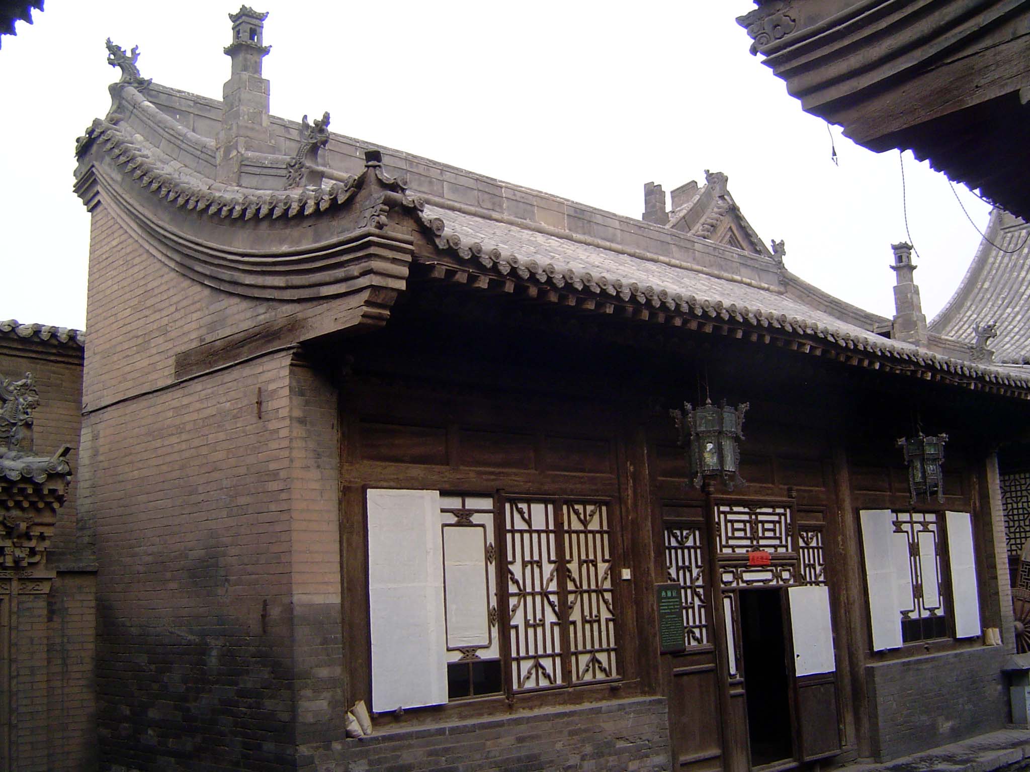 A side building, assigned as servants' quarters.