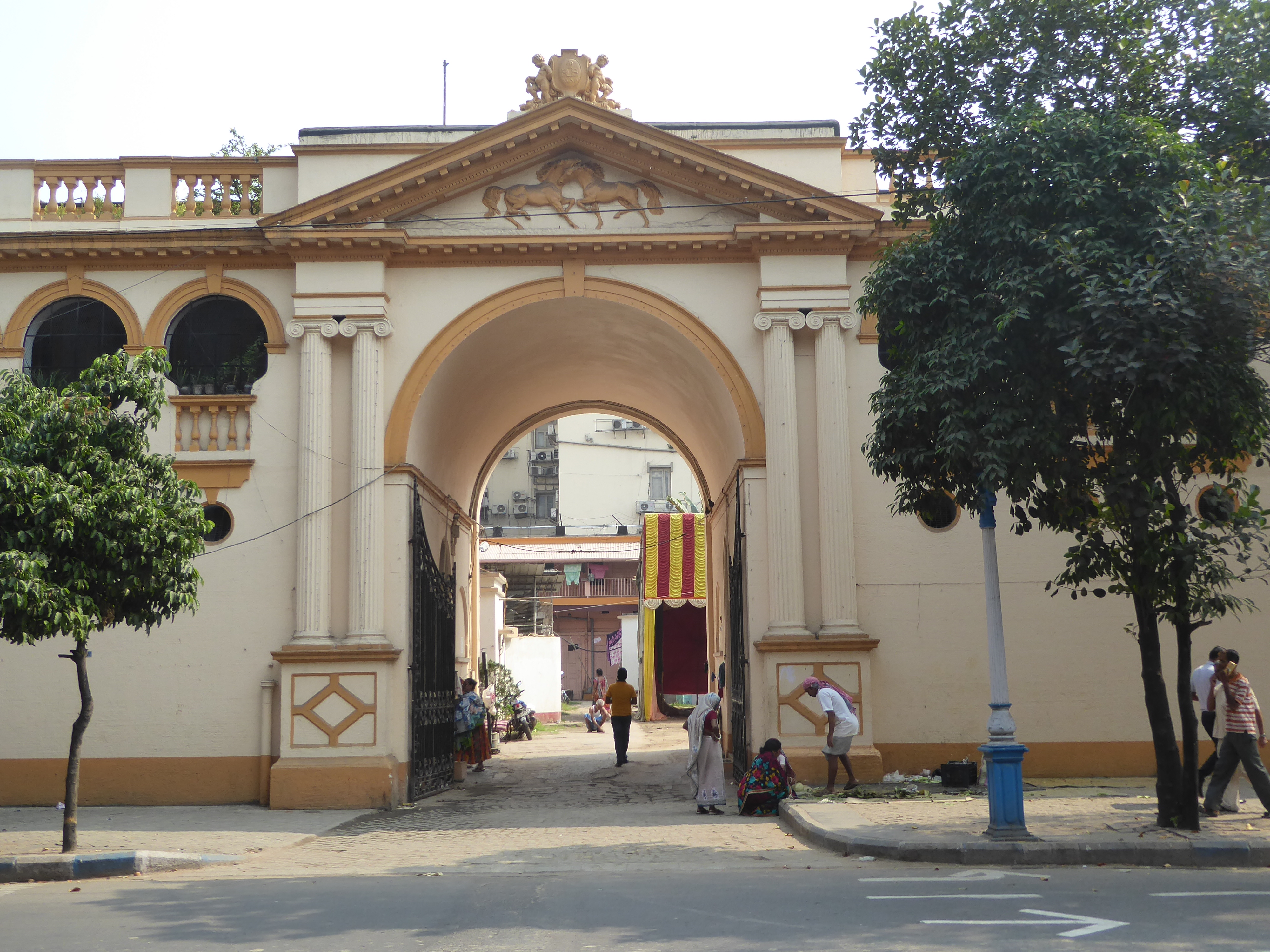 Is it apocryphal that the building was originally the government house stables?
