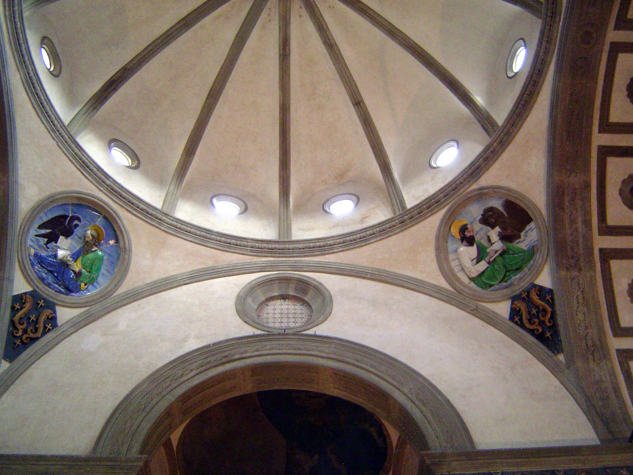 Dome and its support, with images of John and Mark, identified by the eagle and winged lion.