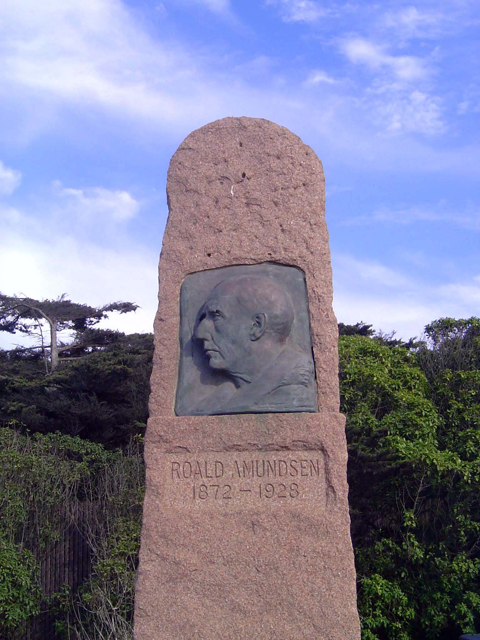 At the western end of the park, facing the ocean, he did often pass the old green Gjoa, the ship sailed by Roald Amundsen through the Northw