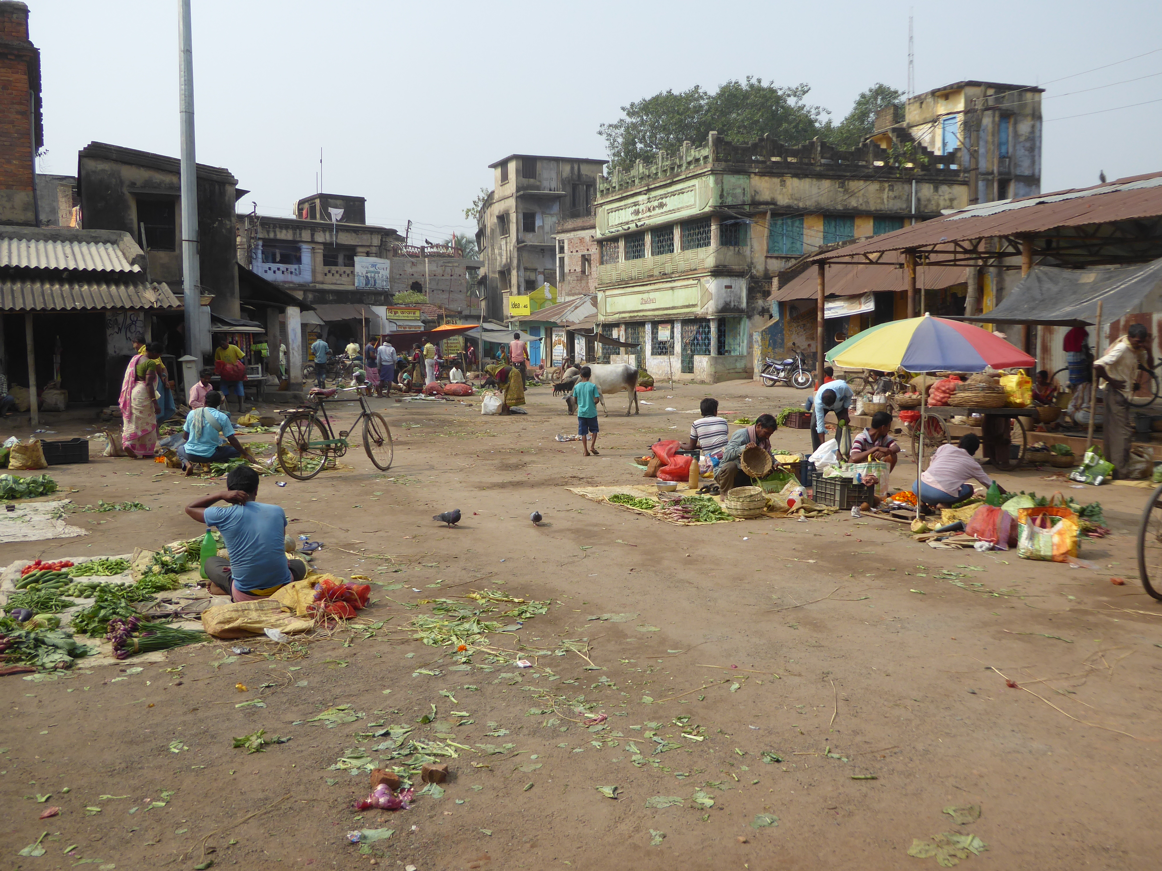 The main vegetable market, Madhavjanj Bazaar, is set back from that street.