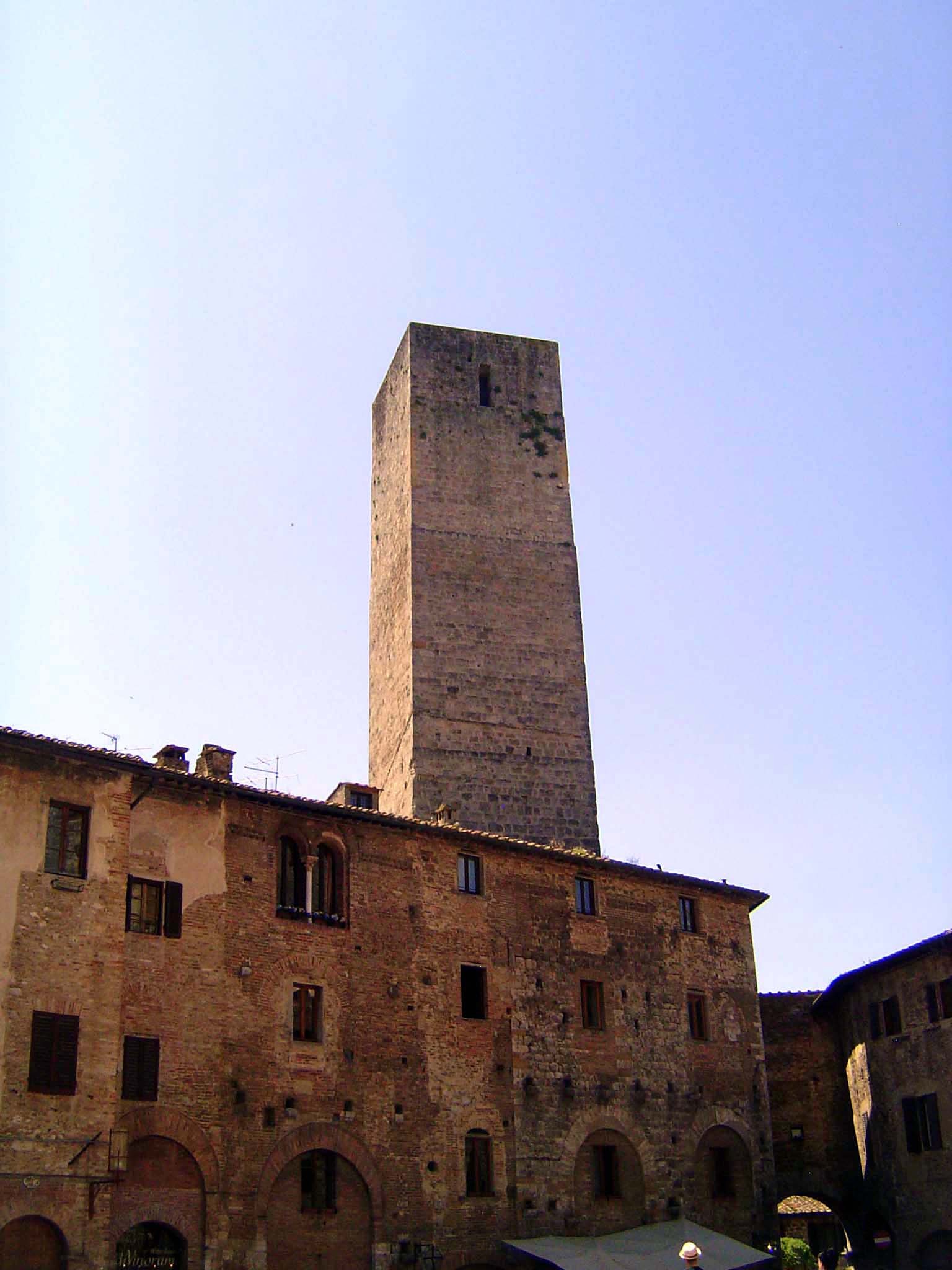 The brutally simple Torre dei Becci, from the Piazza dell Cisterna.