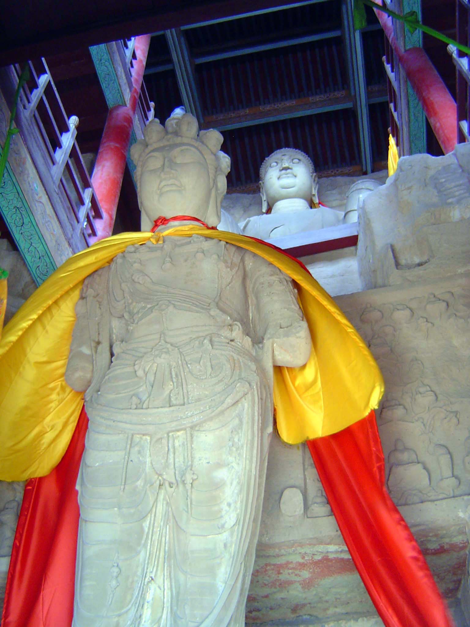 Right! Or wrong, as the case may be. The structure, the Manshan Pavilion, is a protective envelope added during the Ming Dynasty to the carv