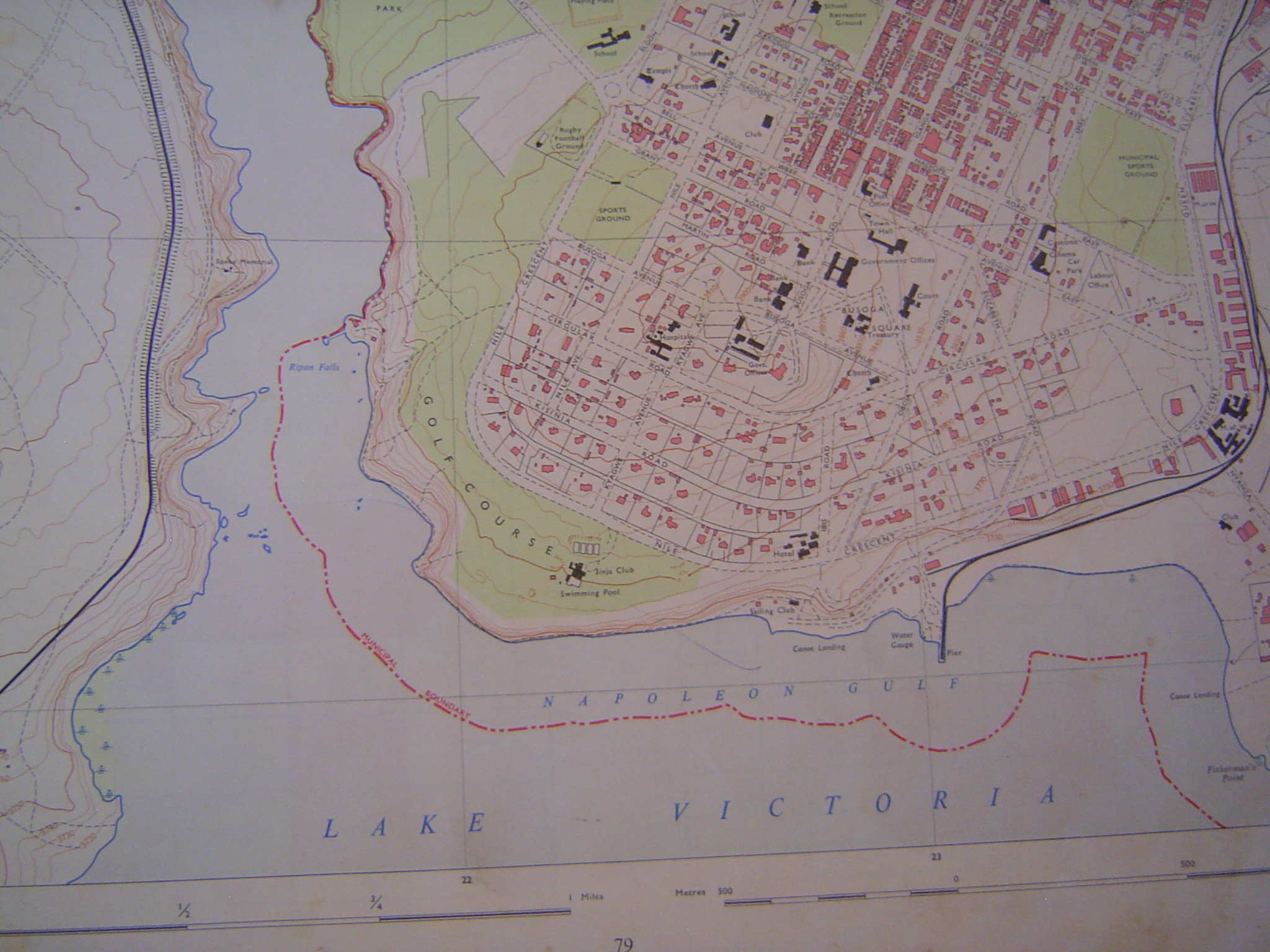 Here's the town, a district and provincial headquarters, as shown in the national atlas of 1962. Ripon Falls are still marked, though floode