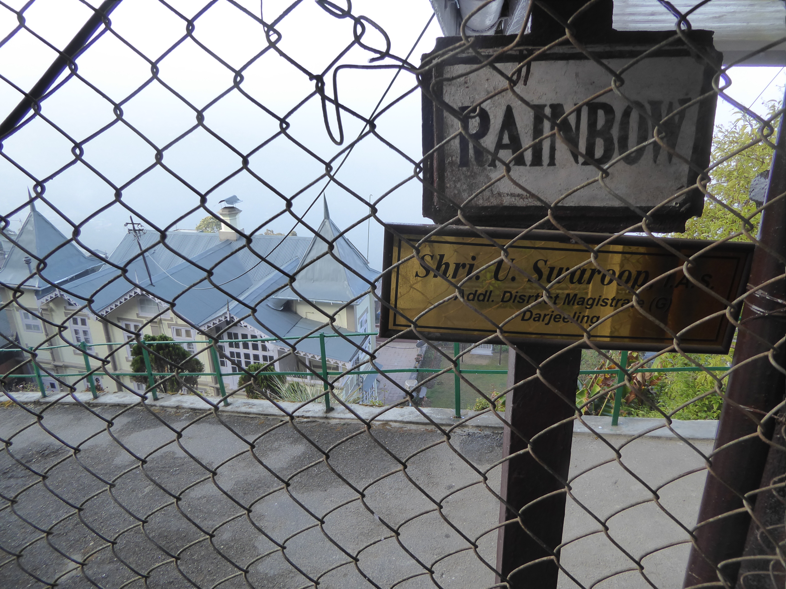 I bet $100 that Rainbow in 1940 didn't have a fence.