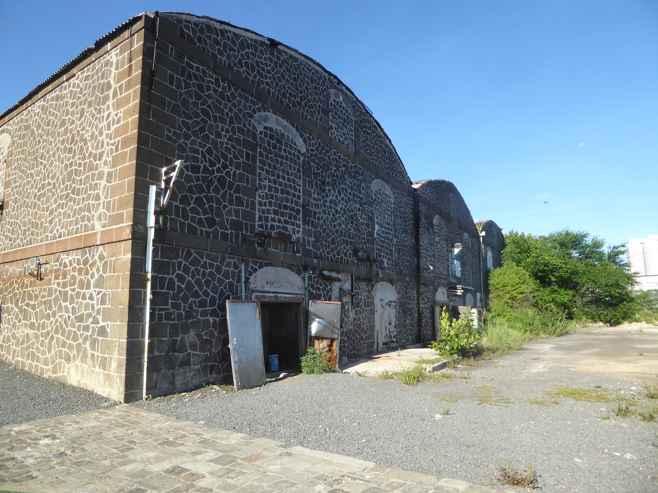 The warehouse also received sugar in shallow-draft boats coming from south-coast factories including those at Bel-Ombre and Souillac.
