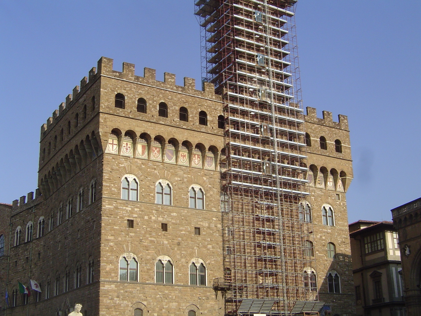 It can be unsettling to Americans to wander around Florence all day without seeing a single police car. A thousand years ago, however, this