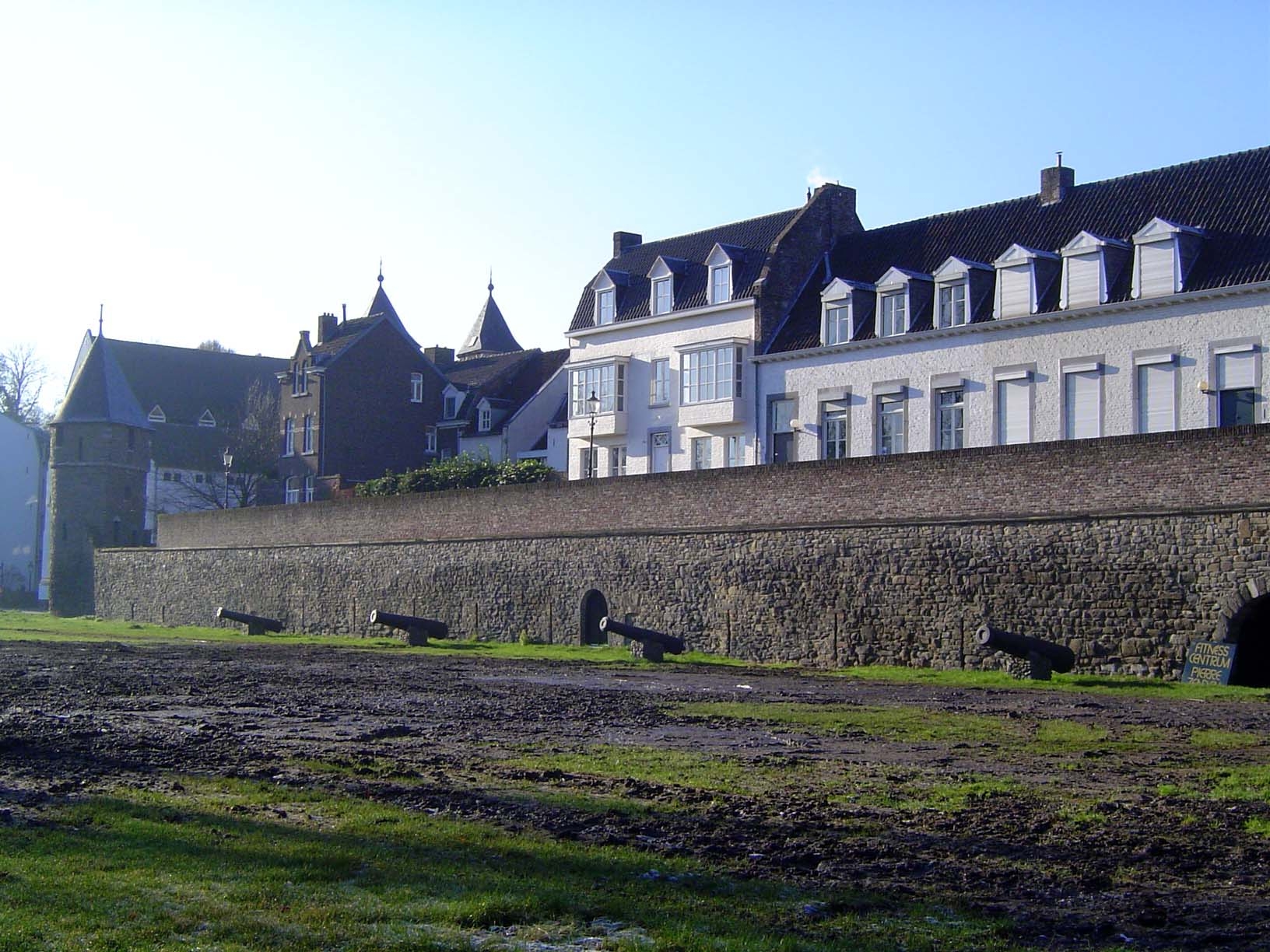 The Onze Lieve Vrouwewal, the portion of the city wall closest to the basilica; from about 1300.