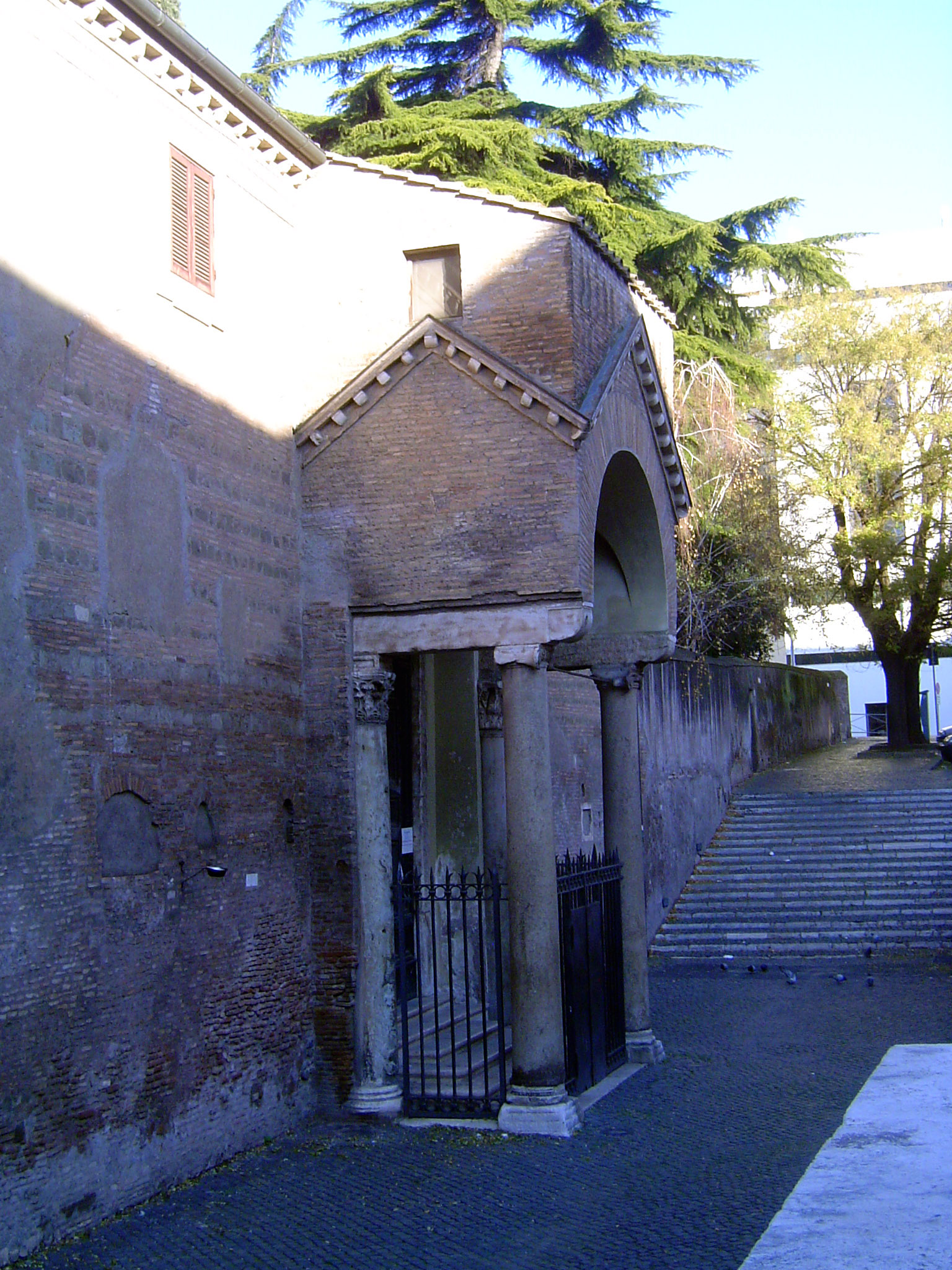 Here's another basilica, this one San Clemente, also old enough to appear to have sunk several meters.