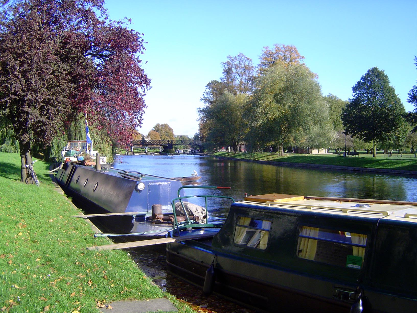 Downstream, the river curves east and widens here above the Jesus Lock; Jesus College is off to the right.