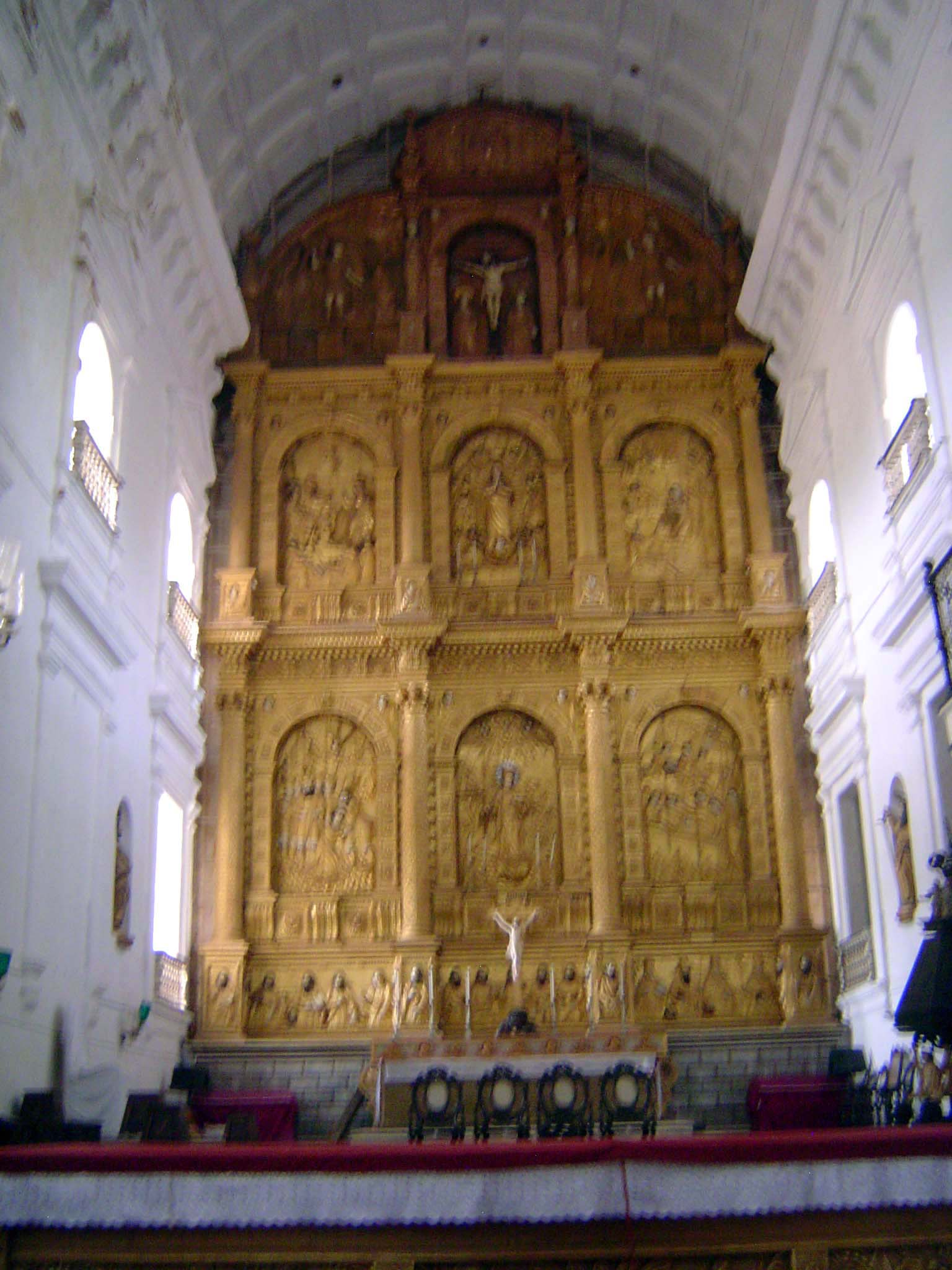The high altar shows events from the life of St Catherine of Alexandria. The central image on the lower level shows Catherine holding a book