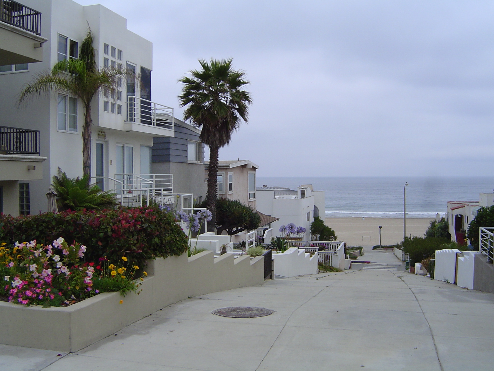 Wedged between LAX and the Palos Verde Hills, the cities of Manhattan and Hermosa Beach worship the beach.