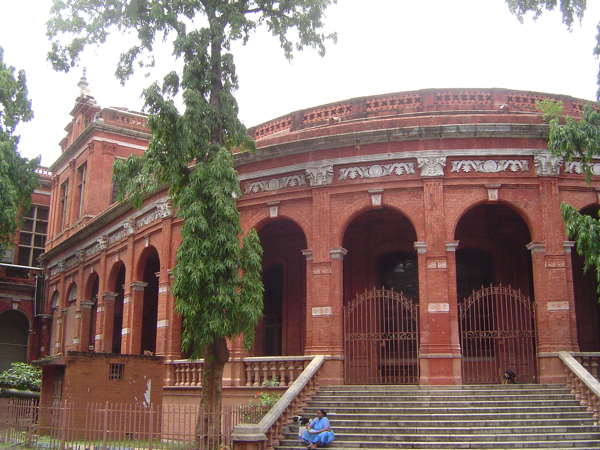 On the same property along Pantheon Road is the Connemara Library and its attached theater, also by Irwin.