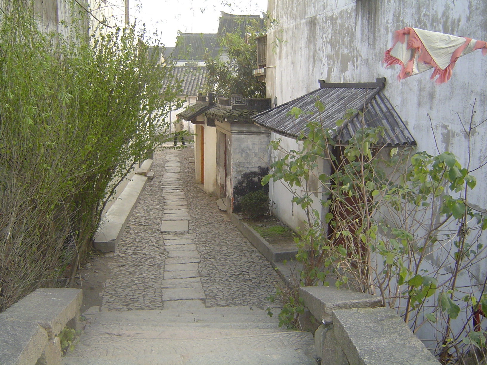 There are vehicle-free paths, too.