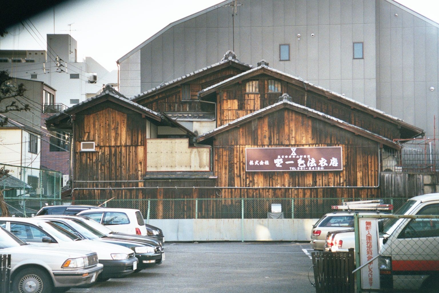 The Honganji Founder's Hall, or Goeido, is presently wrapped in sheet-metal, as it undergoes a complete rehabilitation. Expected completion