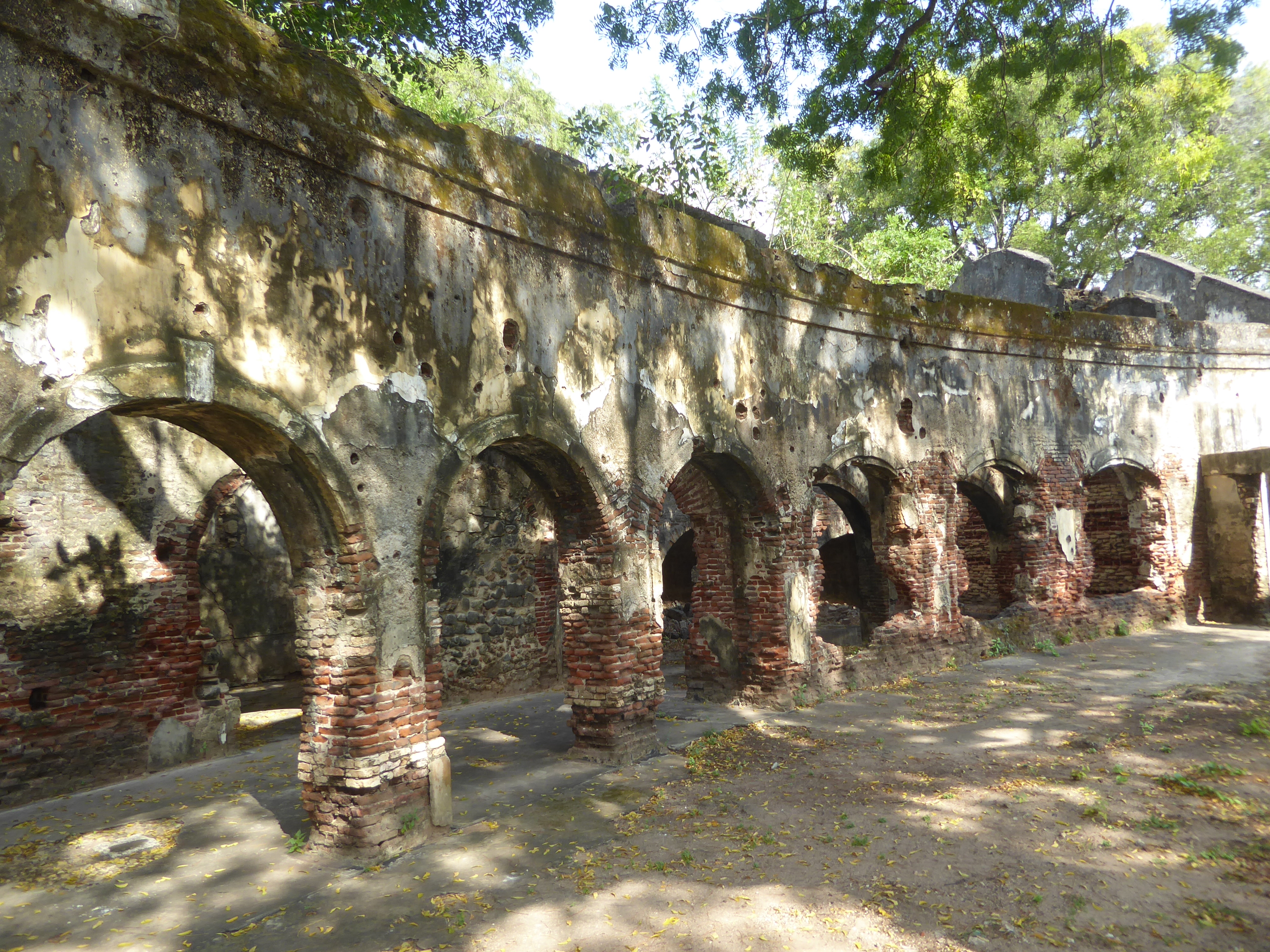 Interior of the wall. By 1900, the British were able to rule with bluff instead of force. It worked startlingly well, because a few British