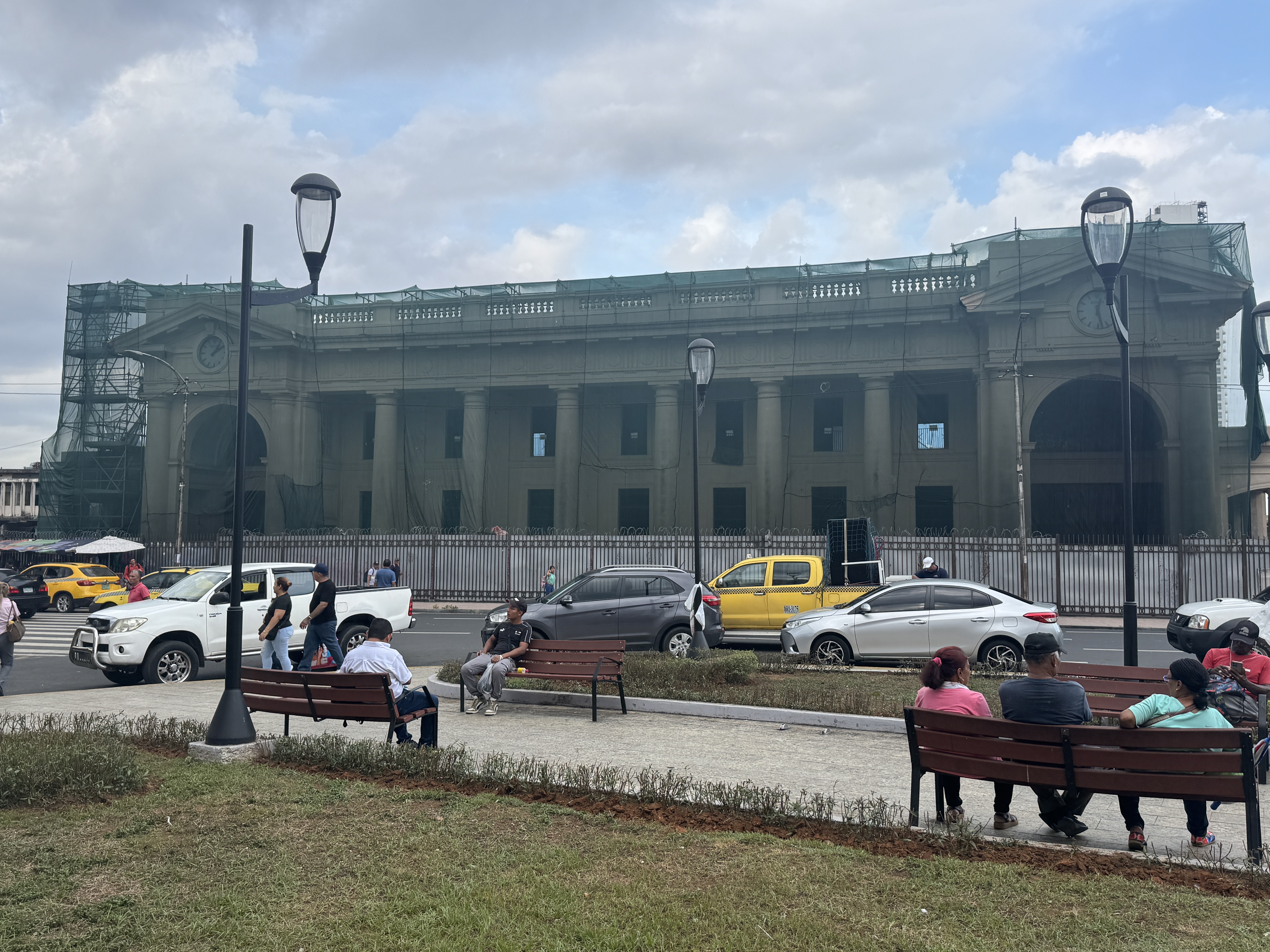 The monument also faces the main railroad station, which opened in 1913 and was described when new as a "free adaptation of the stucco archi