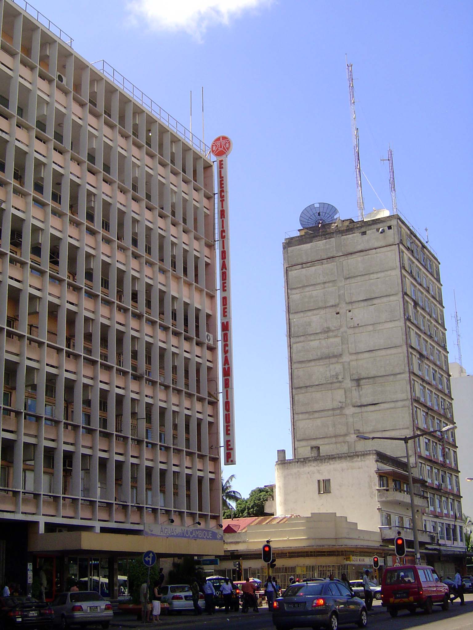 Low rise survivors are spotted between the towers.