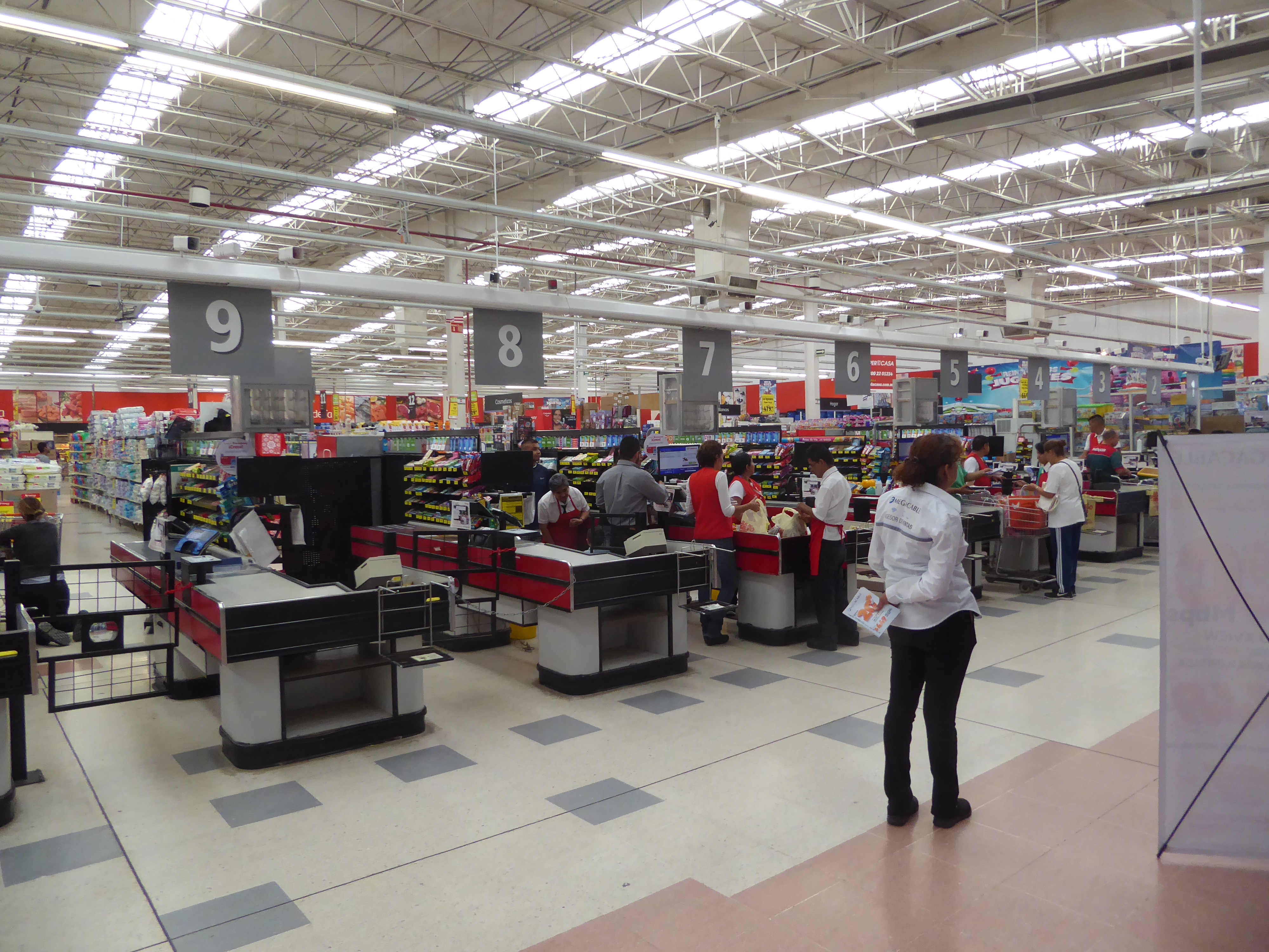 Here's Walmart's Mexican-based competition, a Soriana Hiper.