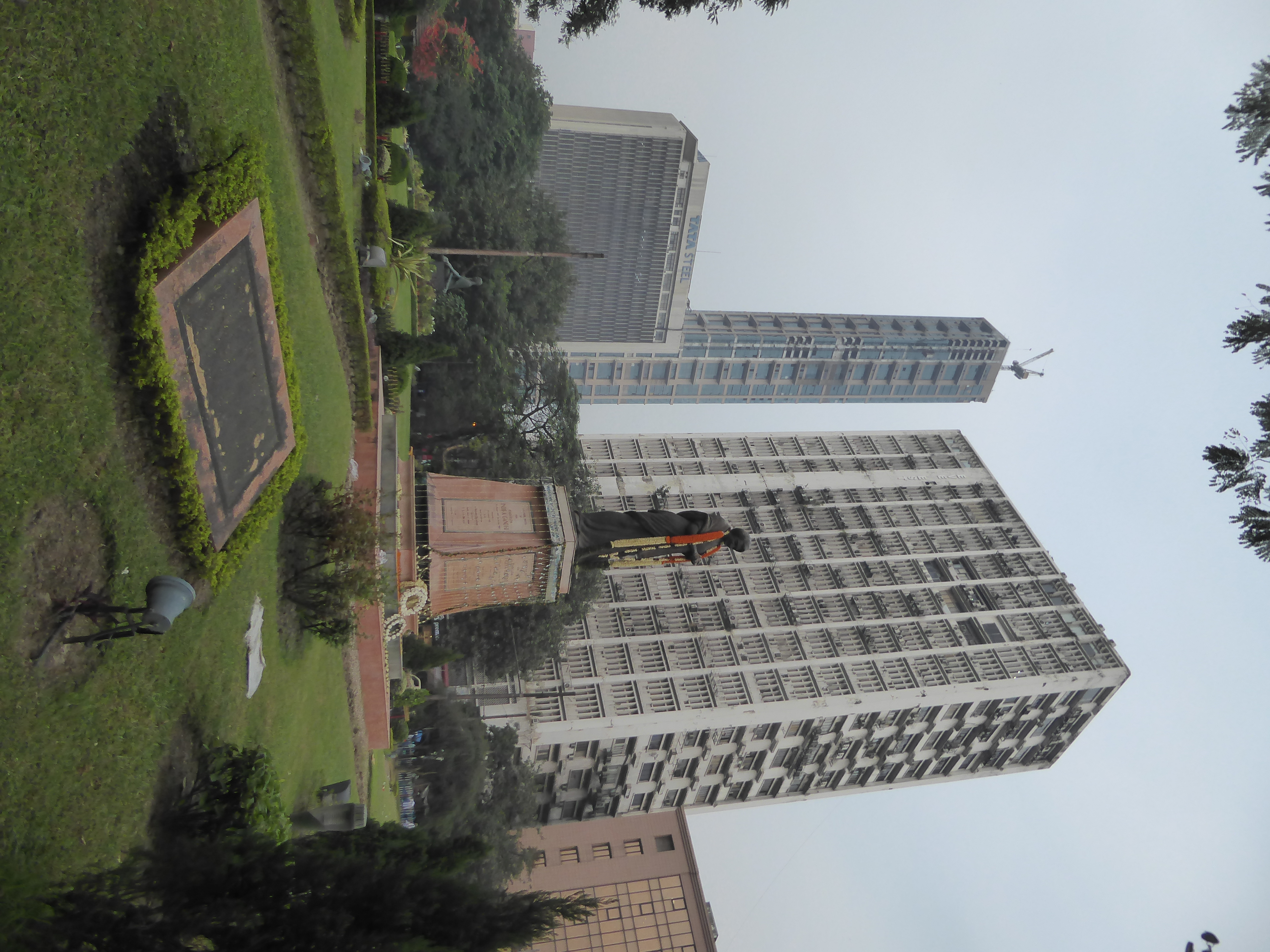 Evan Cotton a century ago wrote of Calcutta that "there is probably no city in the Empire so plentifully adorned with statues of public men