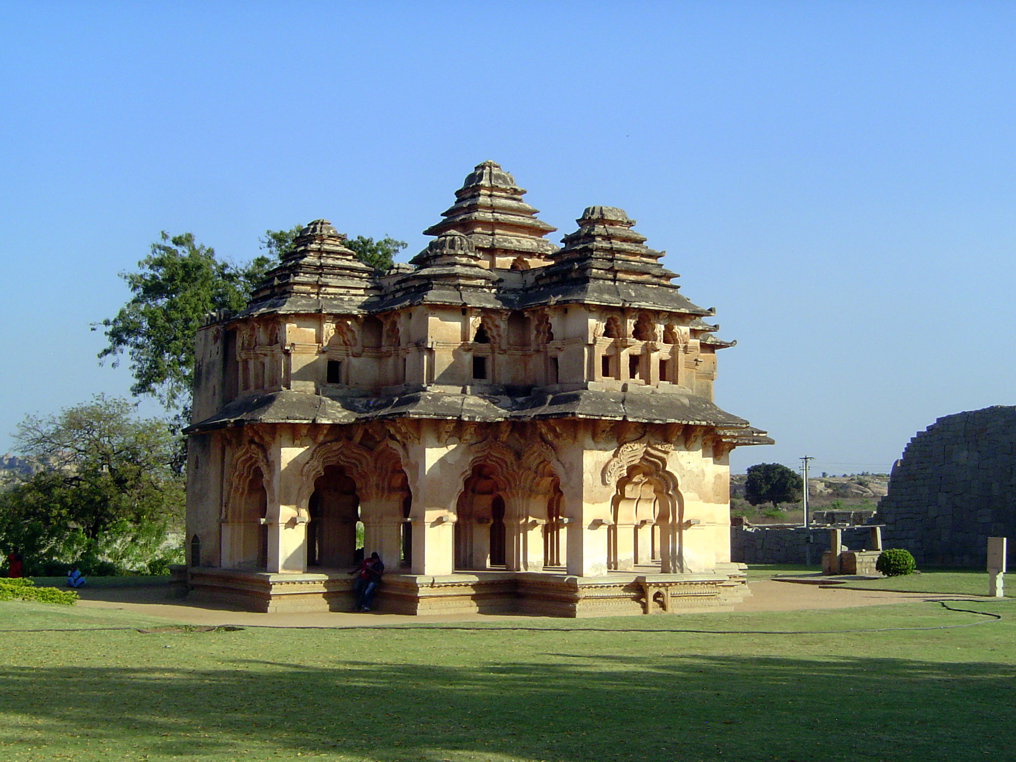 The best-known building within is the Lotus Mahal, with nine pyramid-shaped roofs. Despite its name, bestowed about 1910 by the Archaeologic